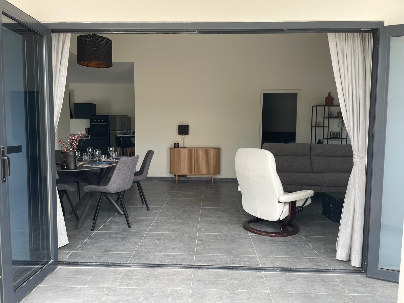 Villa Cuarenta-Y-Tres, Mambo Beach 