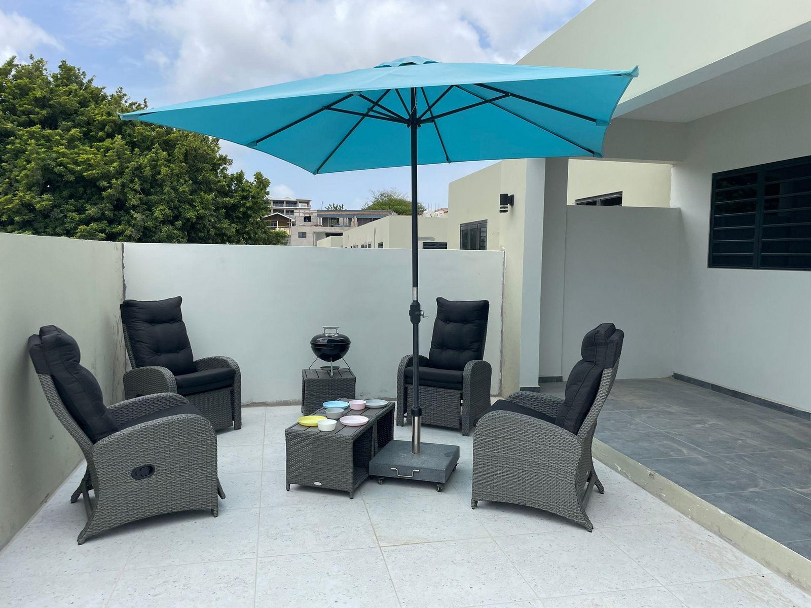 Villa Cuarenta-Y-Tres, Mambo Beach 