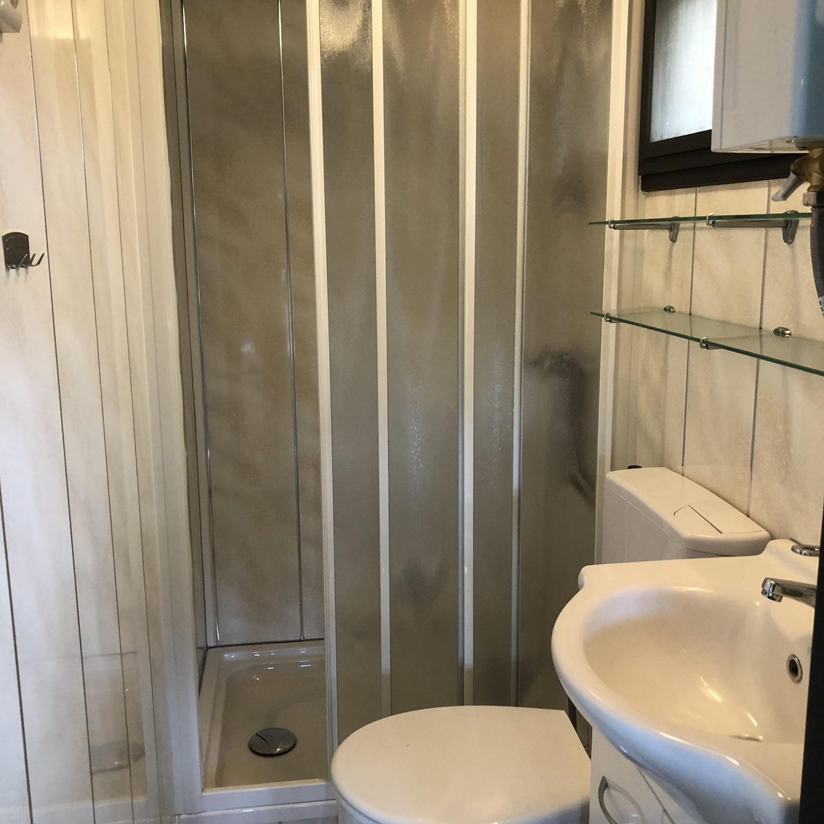 Caravan 4*++ A met airco | 2 volwassenen en 2 kinderen (blokhut met stapelbed)