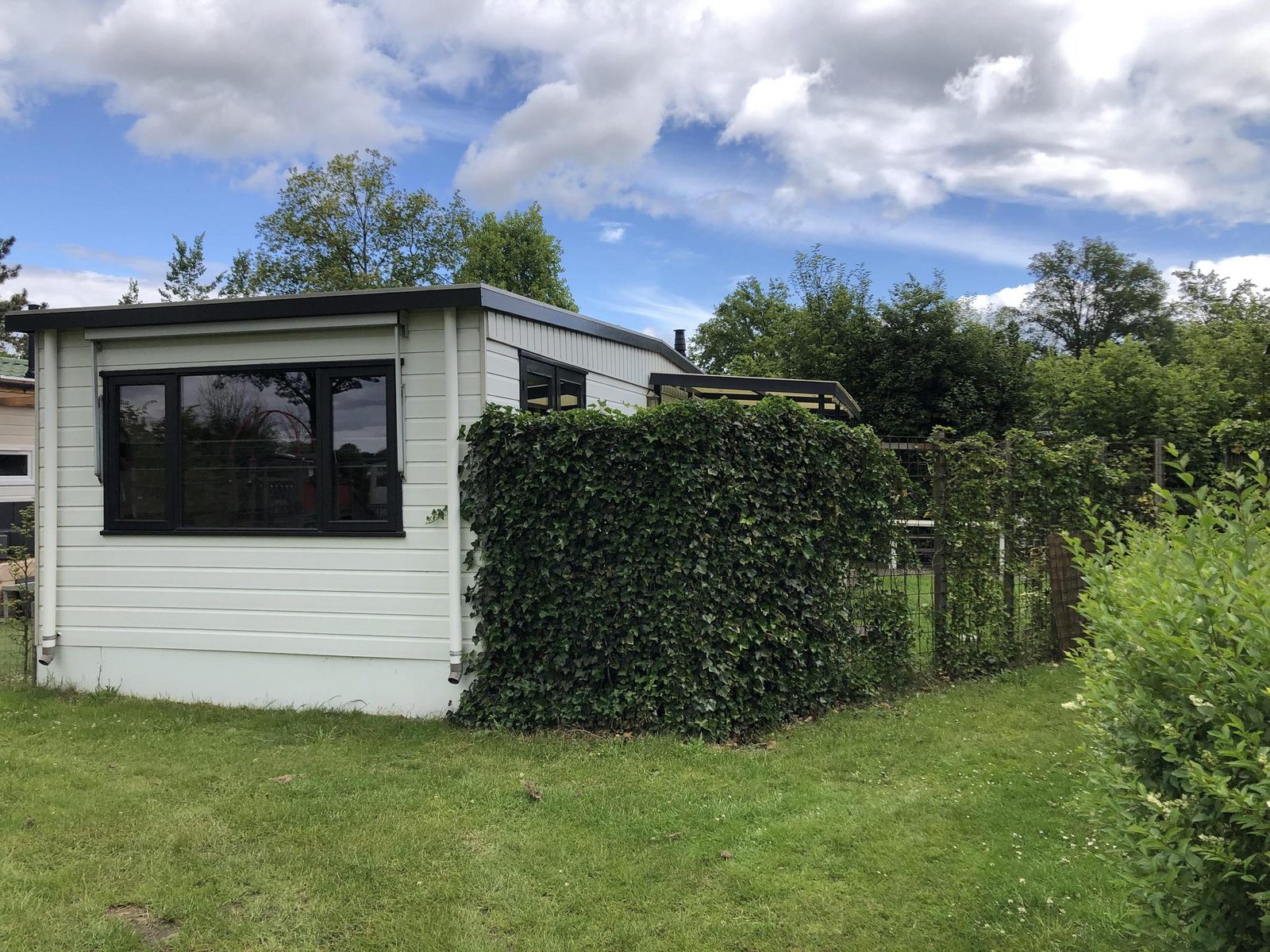 Caravan 4*++ A met airco | 2 volwassenen en 2 kinderen (blokhut met stapelbed)