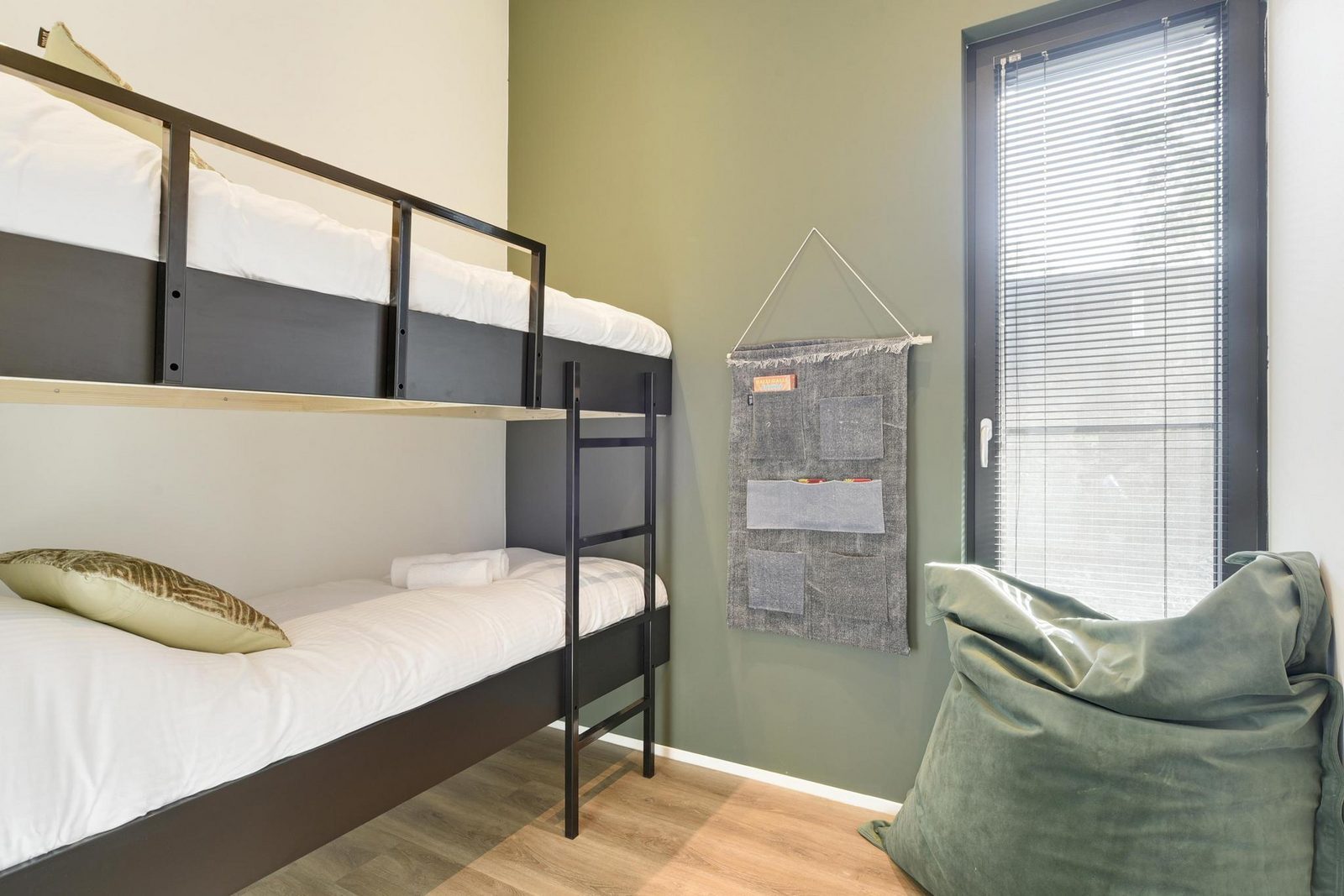 Luxury Family Water Lodge + hot tub (6p) 