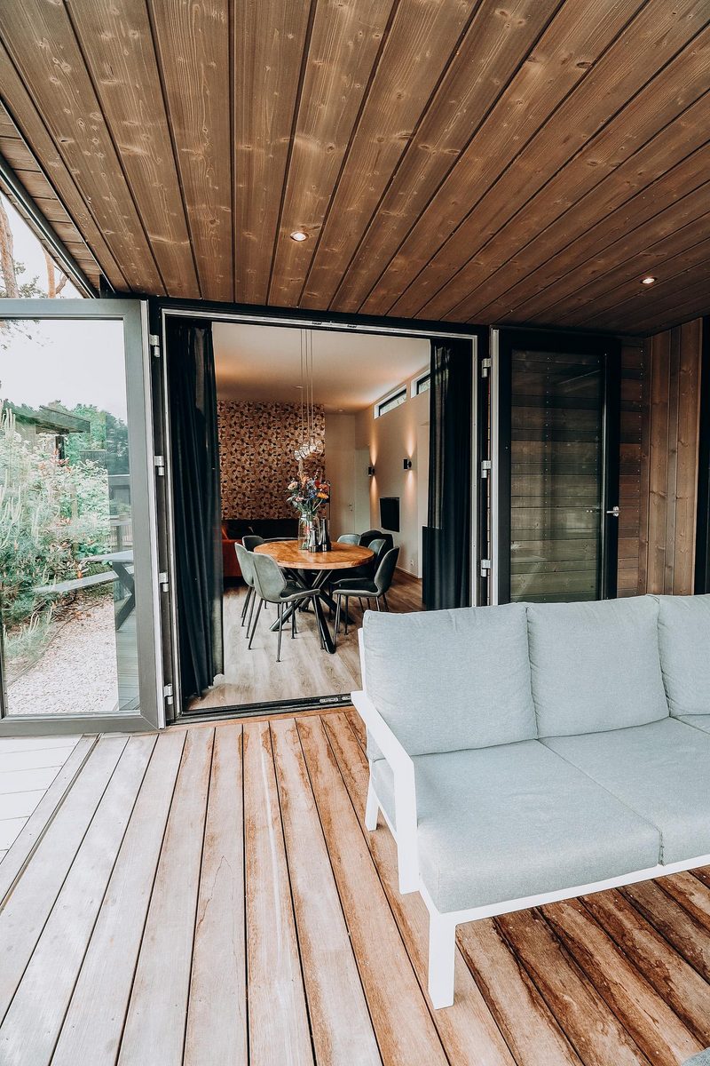 Luxury Family Water Lodge + hot tub (6p) 