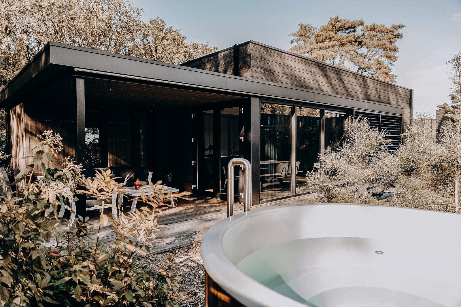 Luxury Family Water Lodge + hot tub (6p) 