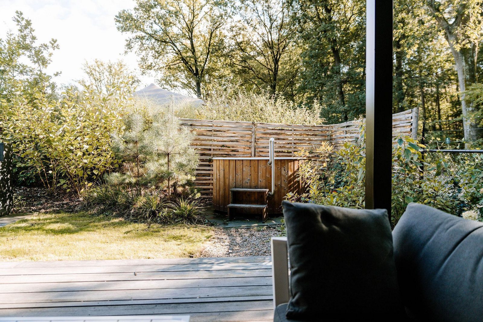 Luxury Family Water Lodge + hot tub (6p) 