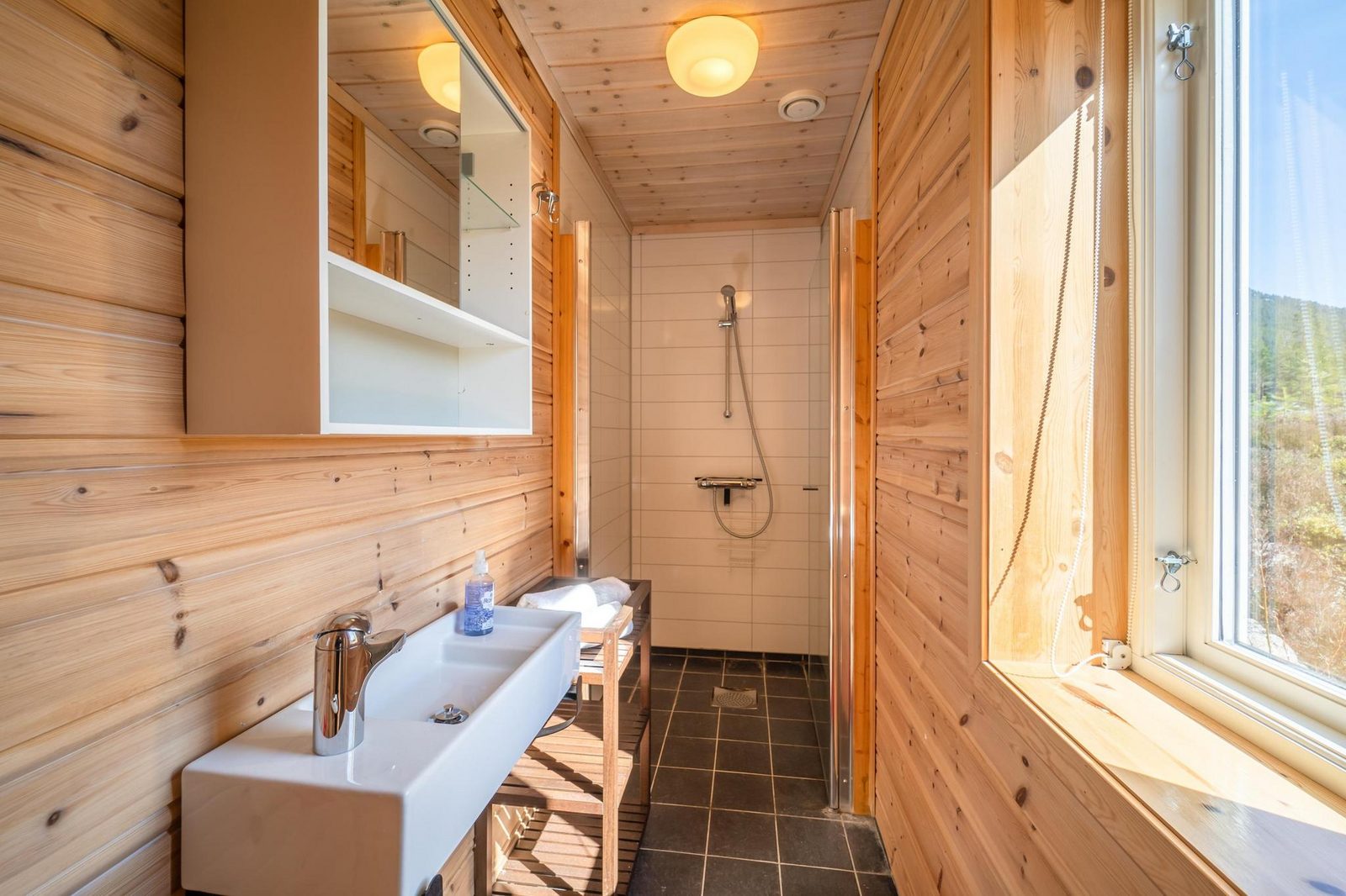 Lakehouse | 14p | With Sauna & By the Water