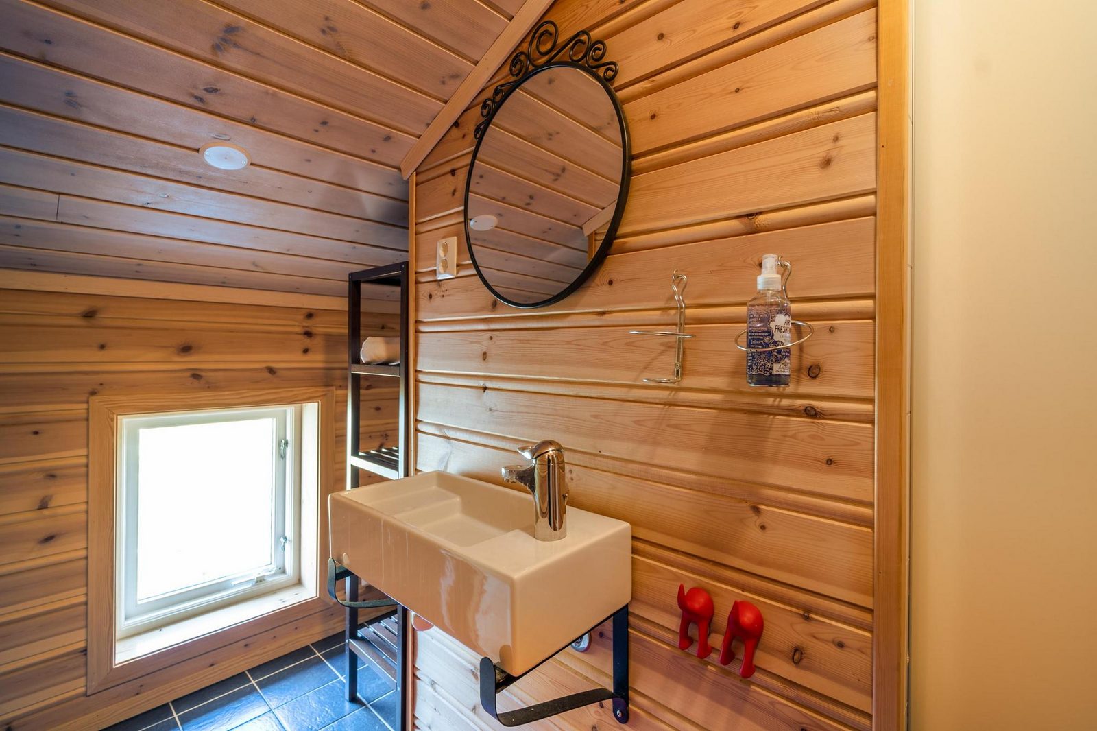 Lakehouse | 14p | With Sauna & By the Water