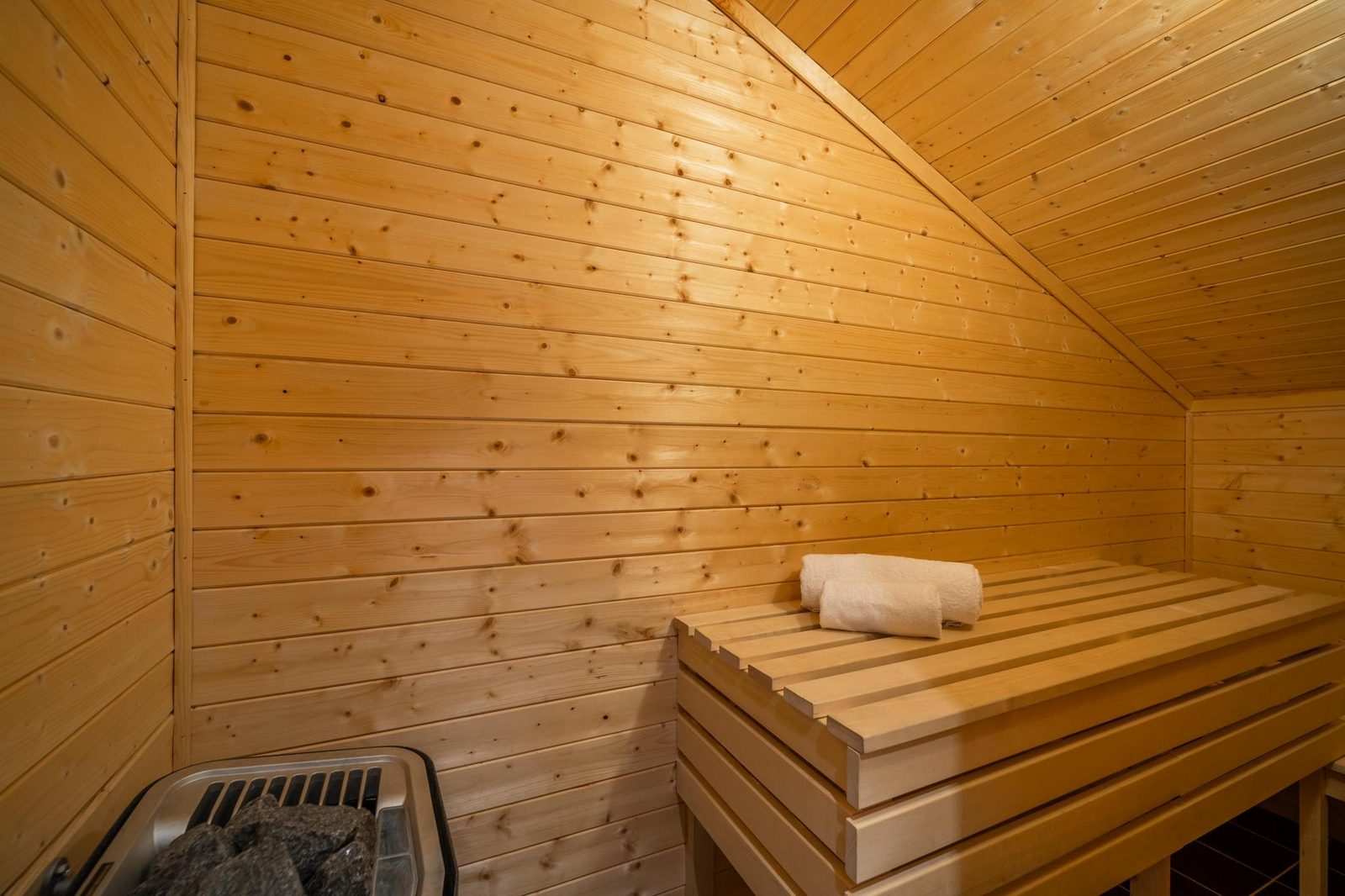 Lakehouse | 14p | With Sauna & By the Water
