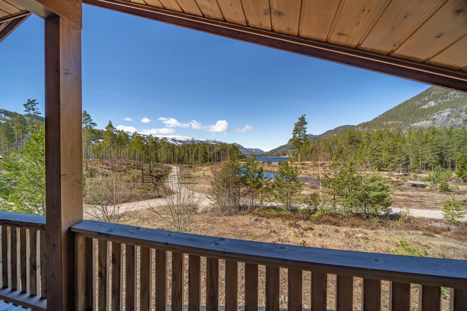 Lakehouse | 14p | With Sauna & By the Water