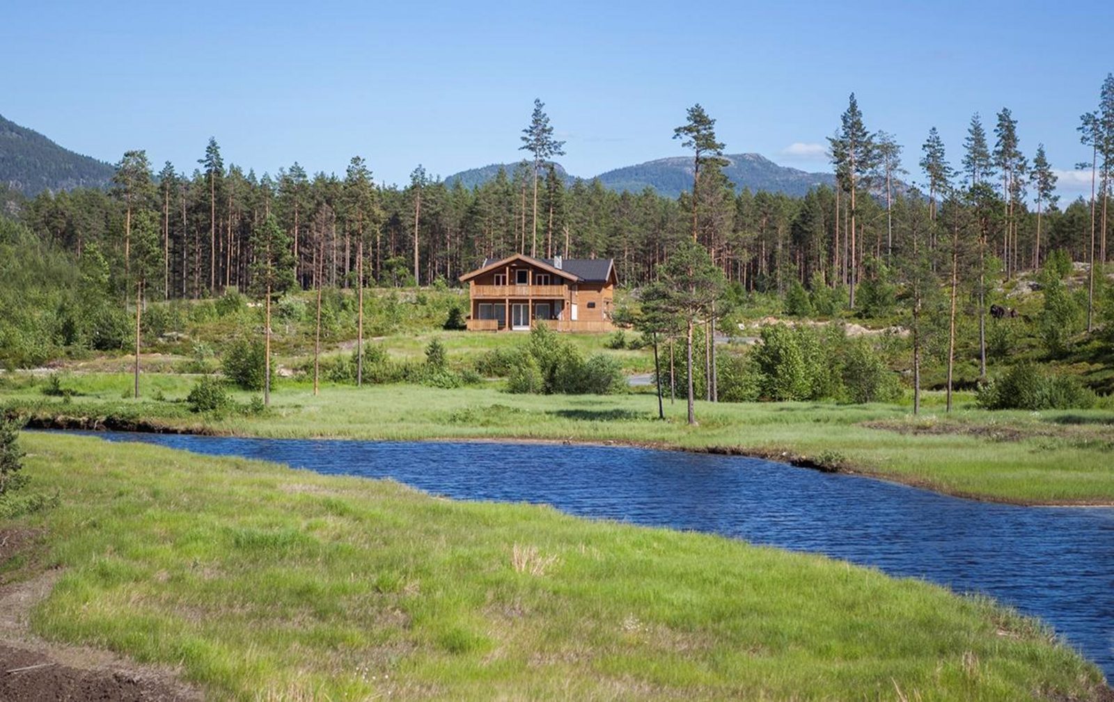Lakehouse | 14p | With Sauna & By the Water