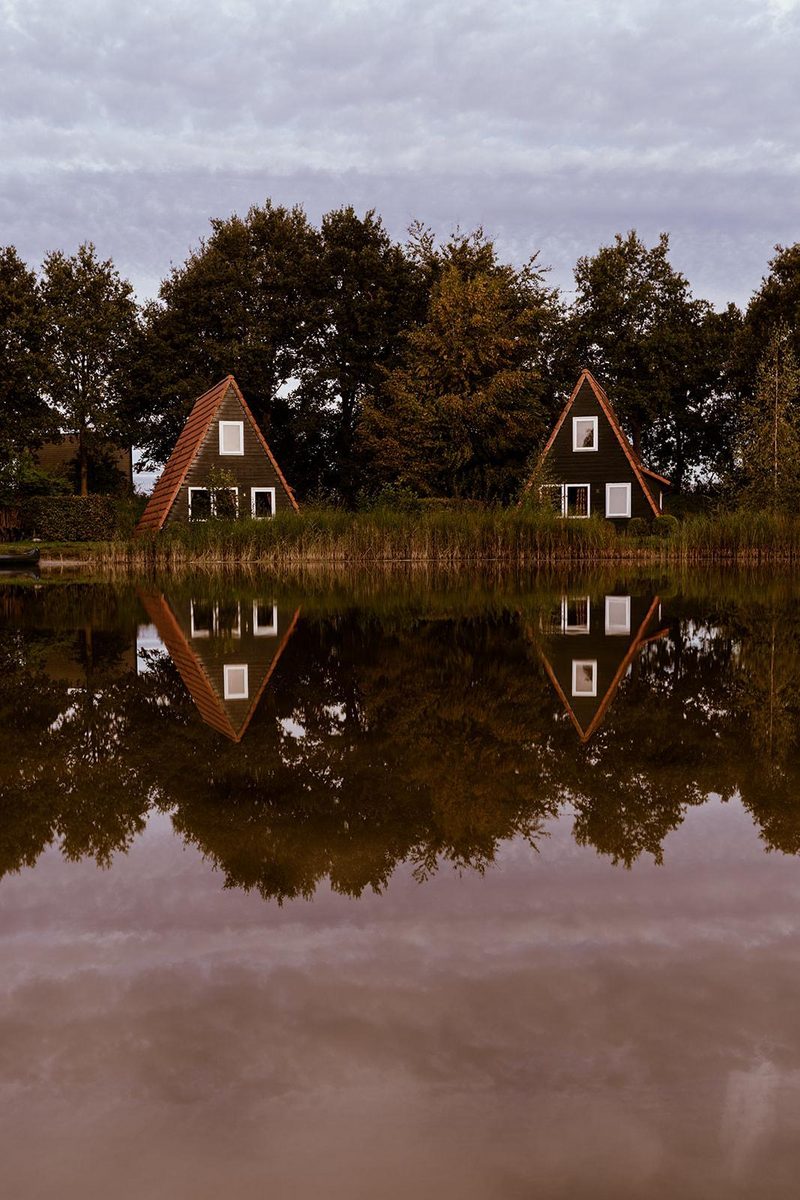 2 vissershuisjes naast elkaar