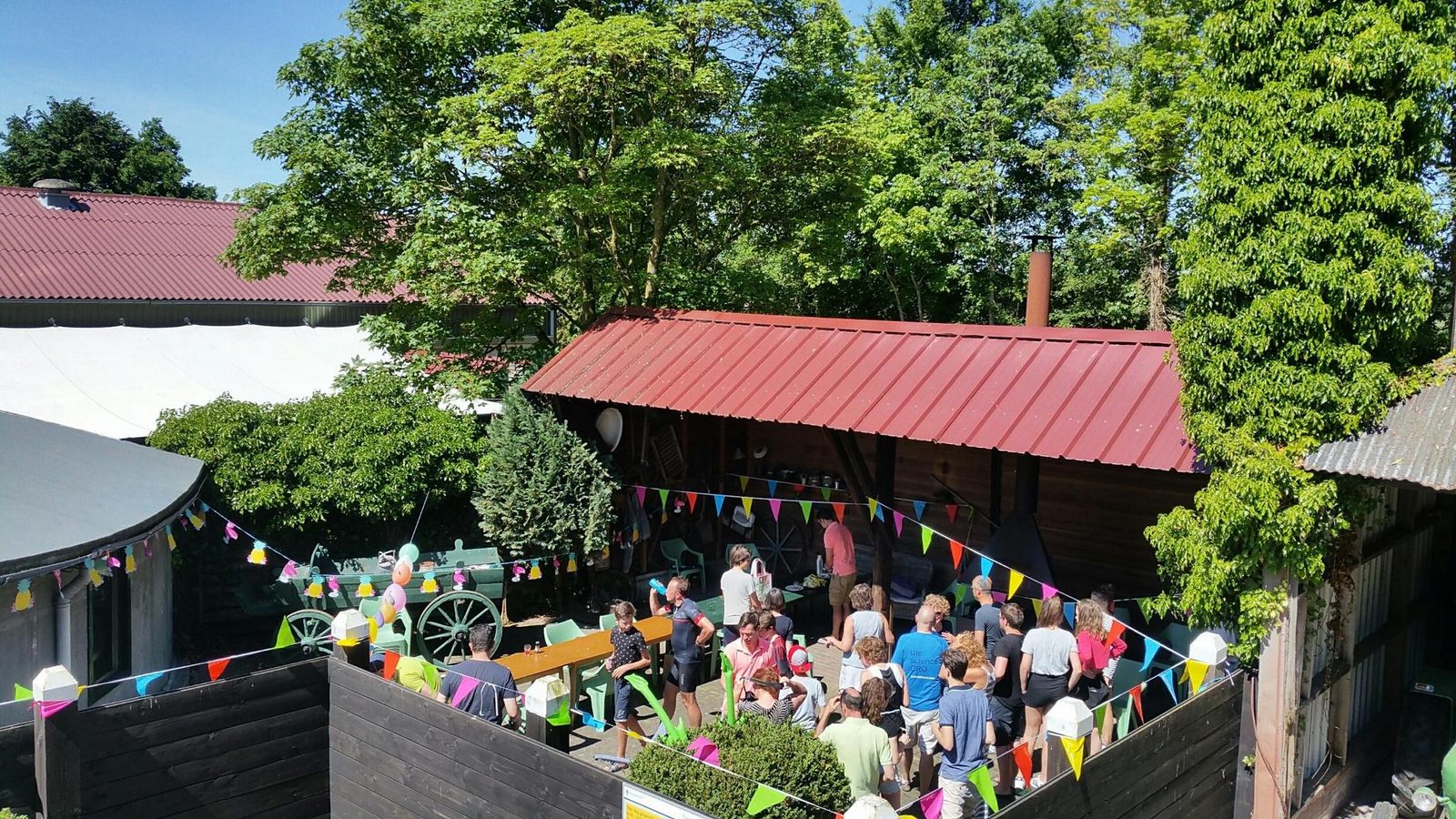 Groepsaccommodatie | Silo met 5 Vissershuisjes (30 Personen)