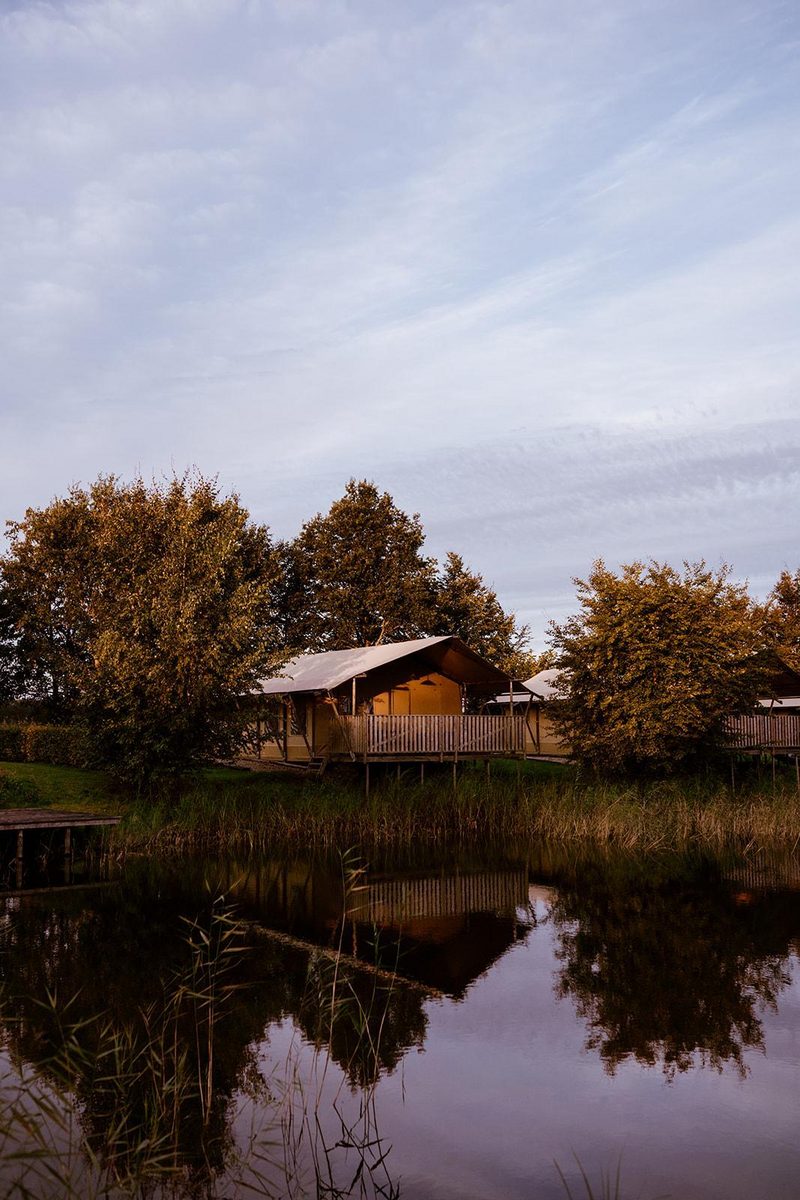 Het gehele vakantiepark + naastgelegen activiteitenterrein (maximaal 2000 personen)