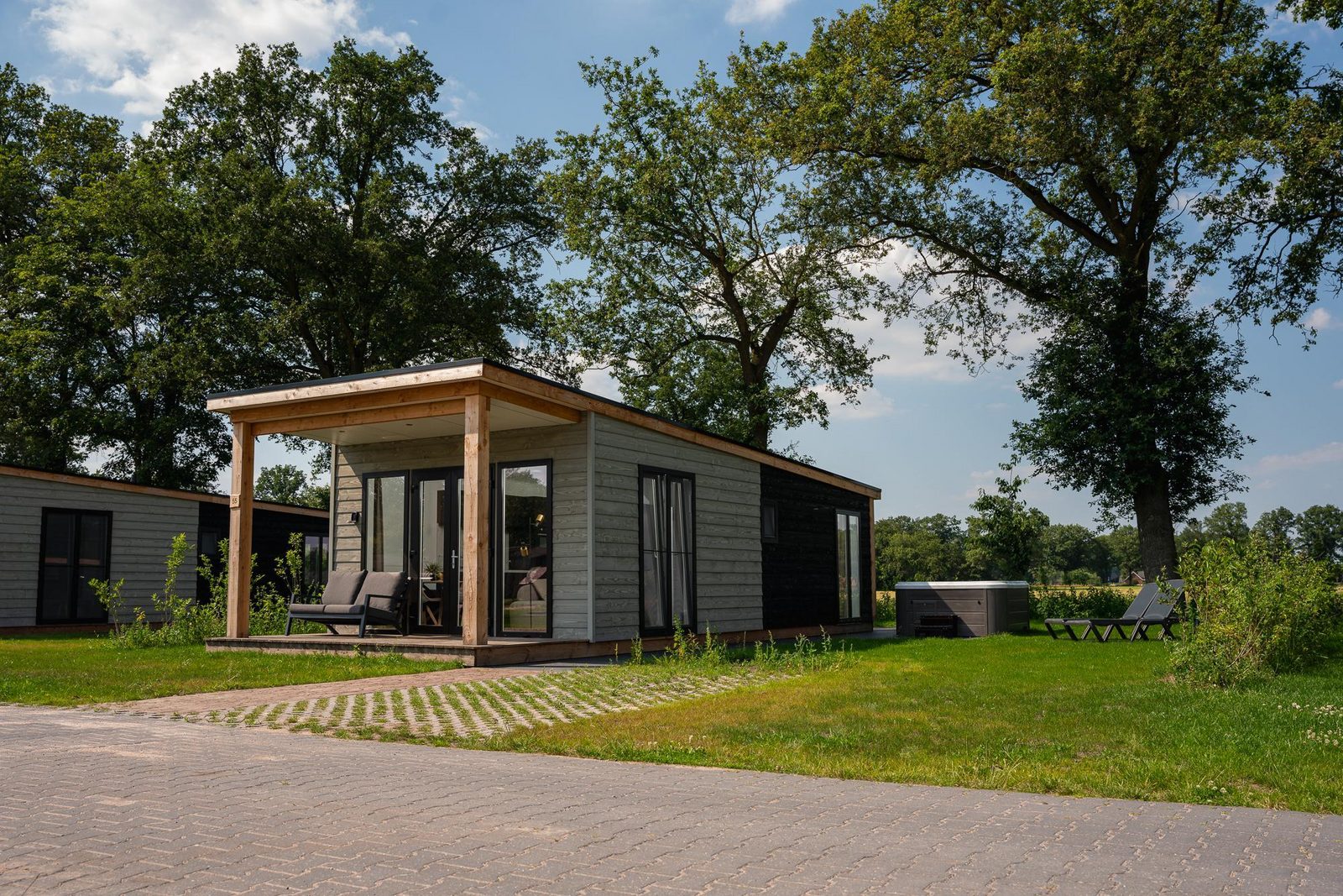 Panorama Wellnesslodge | jacuzzi, sauna en sunshower | 2 personen