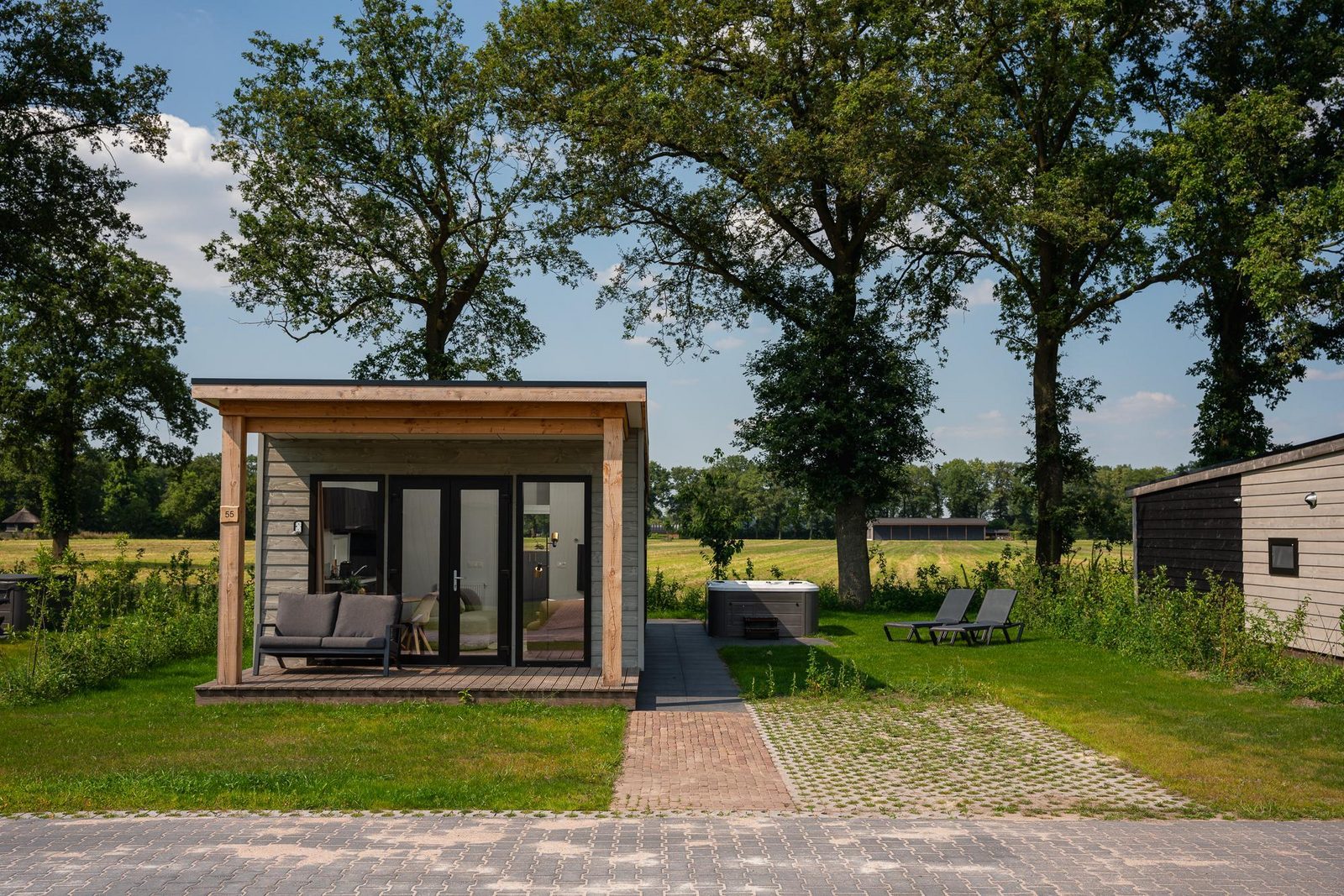 Panorama Wellnesslodge | jacuzzi, sauna en sunshower | 2 personen