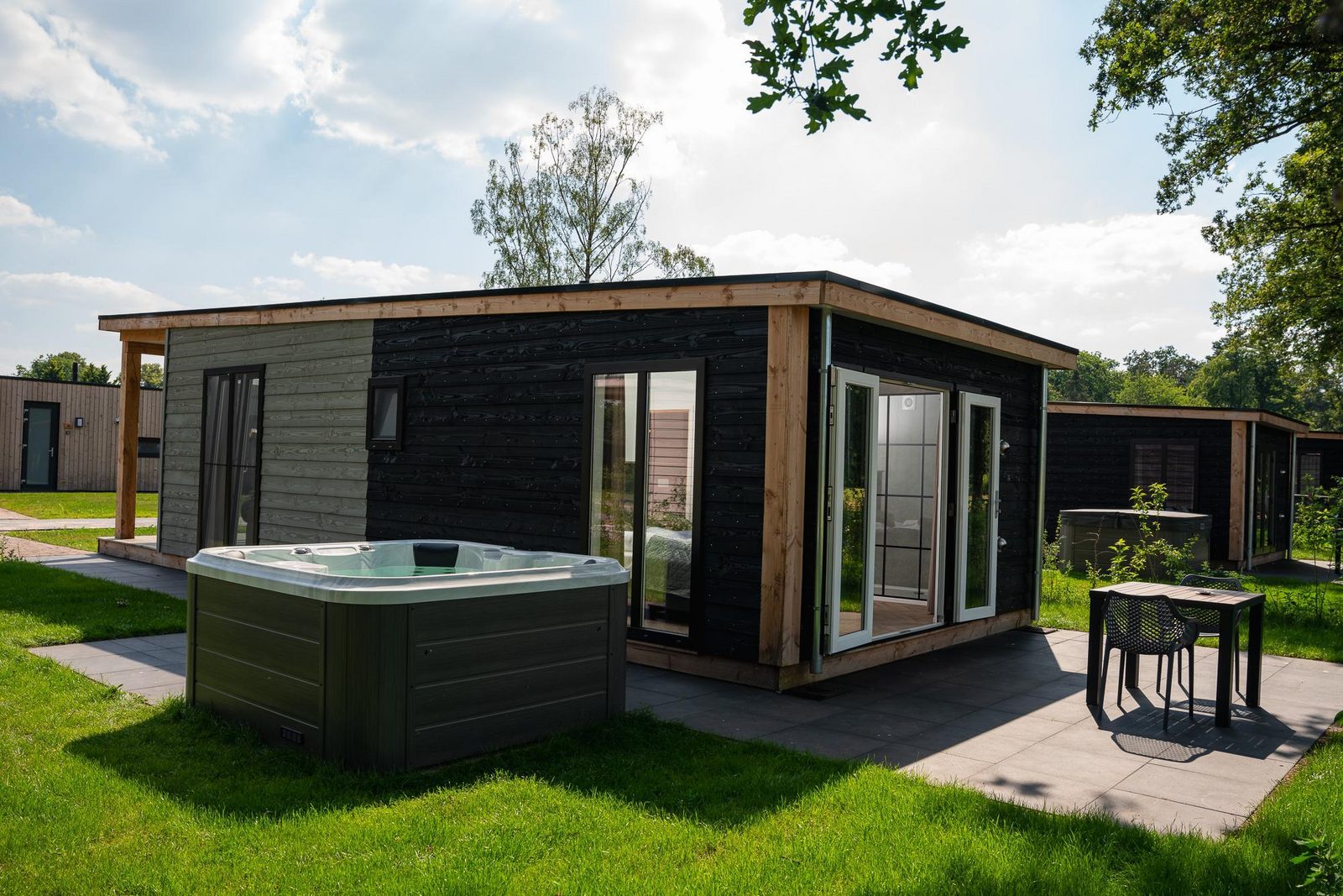 Panorama Wellnesslodge | jacuzzi, sauna en sunshower | 2 personen