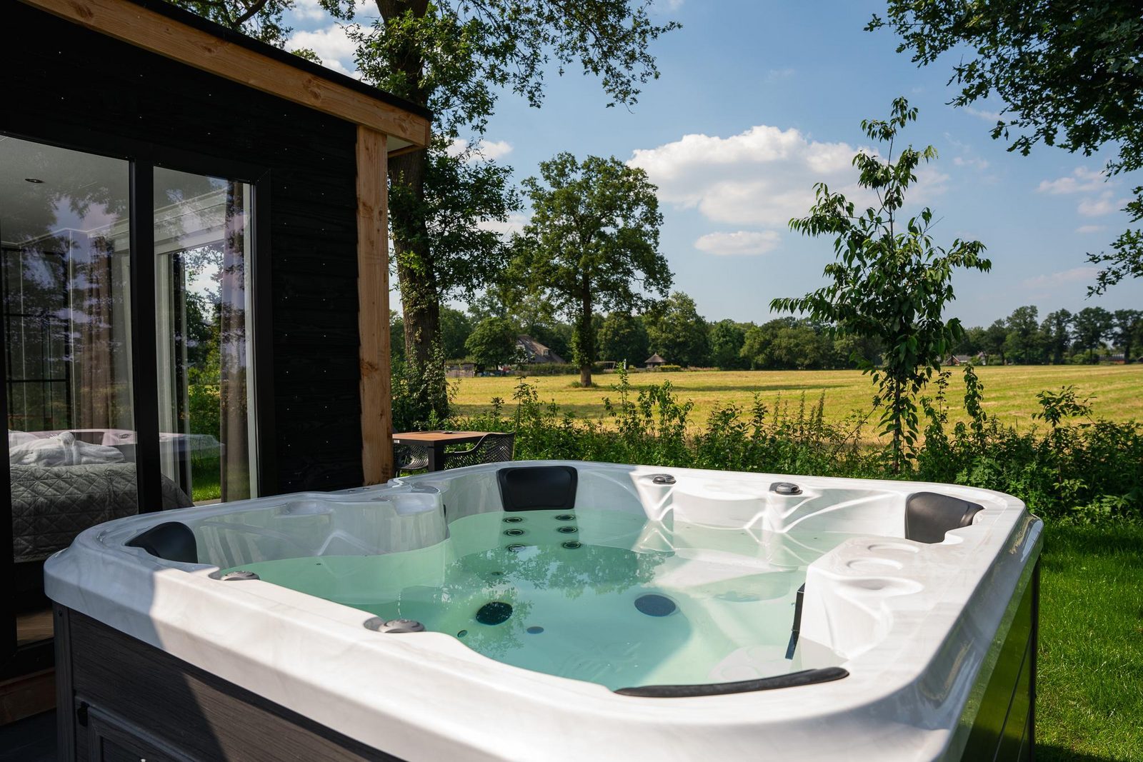 Panorama Wellnesslodge | jacuzzi, sauna en sunshower | 2 personen