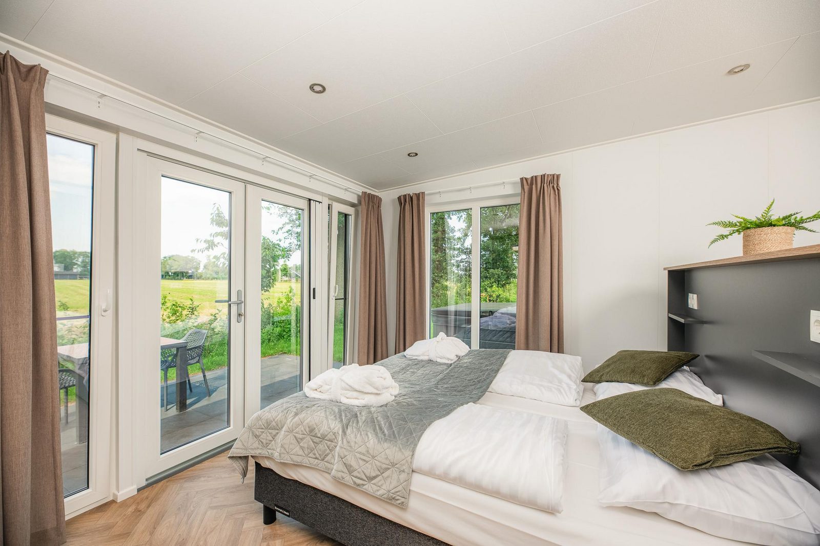 Wellnesslodge | jacuzzi, sauna en sunshower | 2 personen