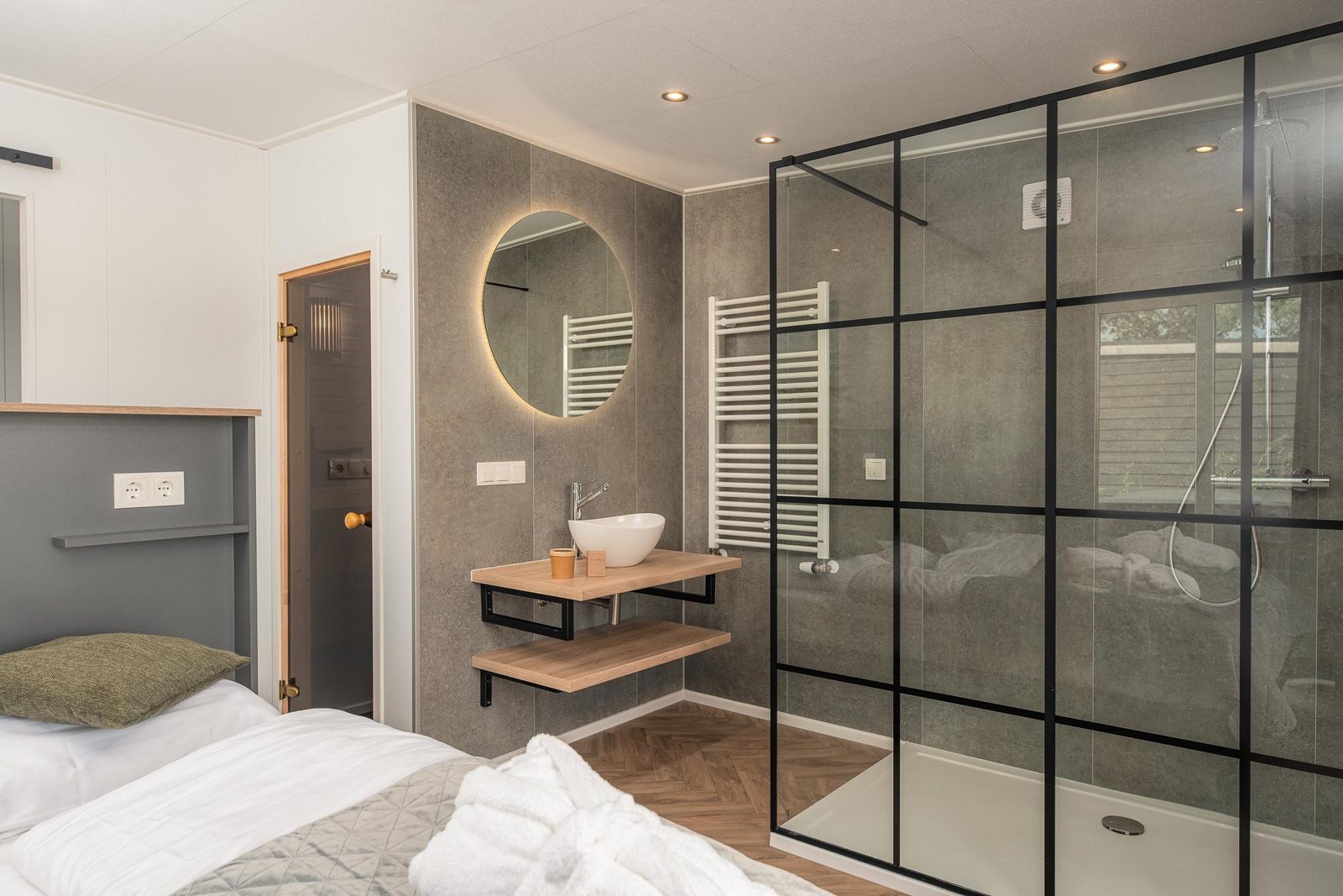 Wellnesslodge | jacuzzi, sauna en sunshower | 2 personen