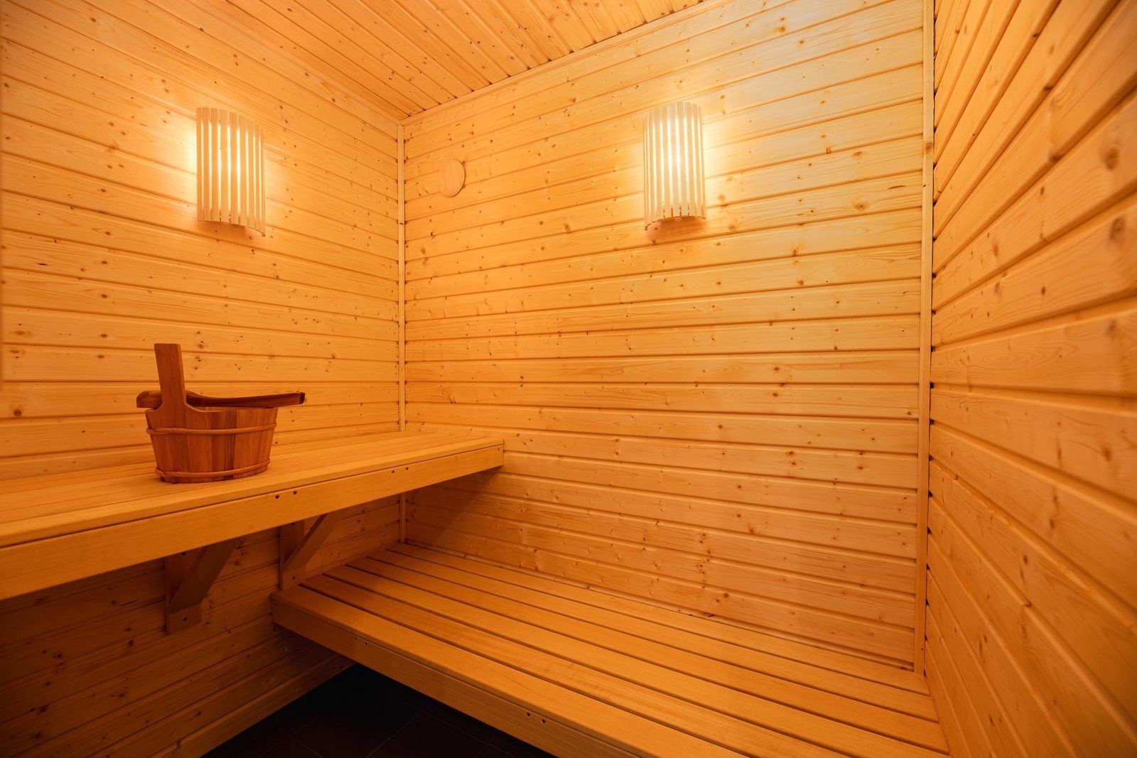 Wellnesslodge | jacuzzi, sauna en sunshower | 2 personen