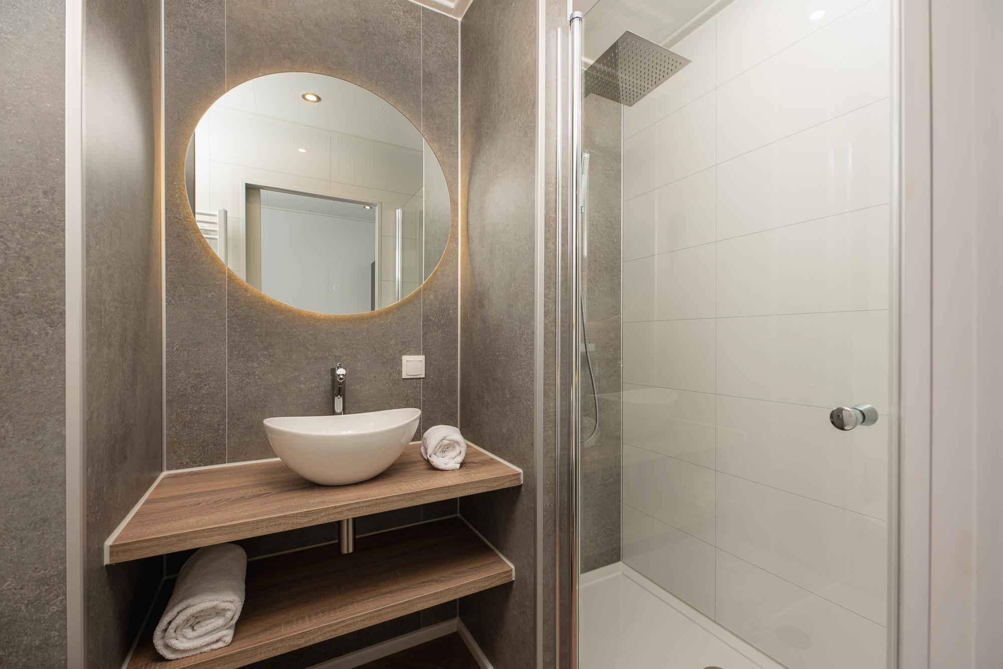 Happy Oak lodge | Two ensuite bathrooms | 4 personen afbeelding