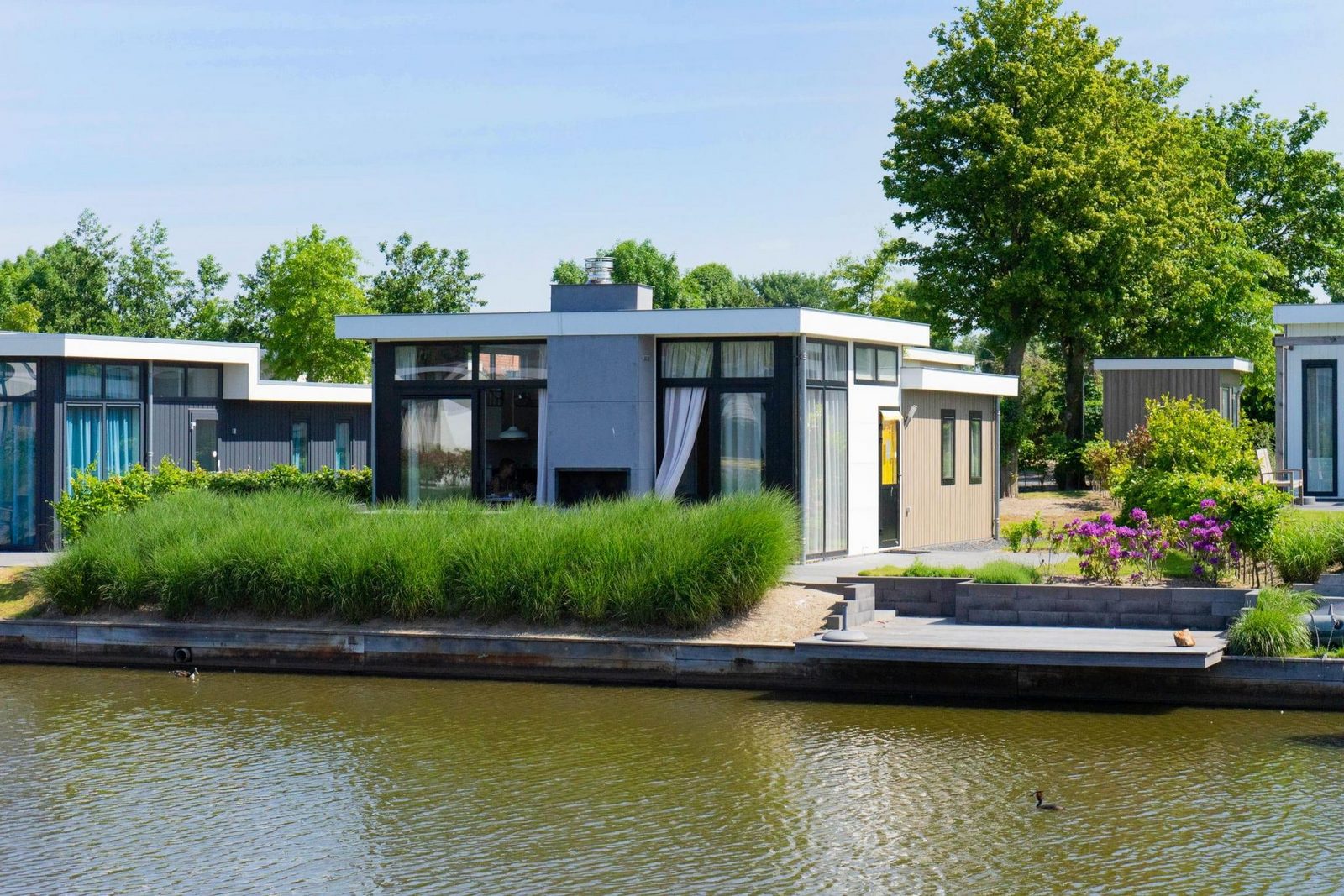 Pavilion Waterfront 6