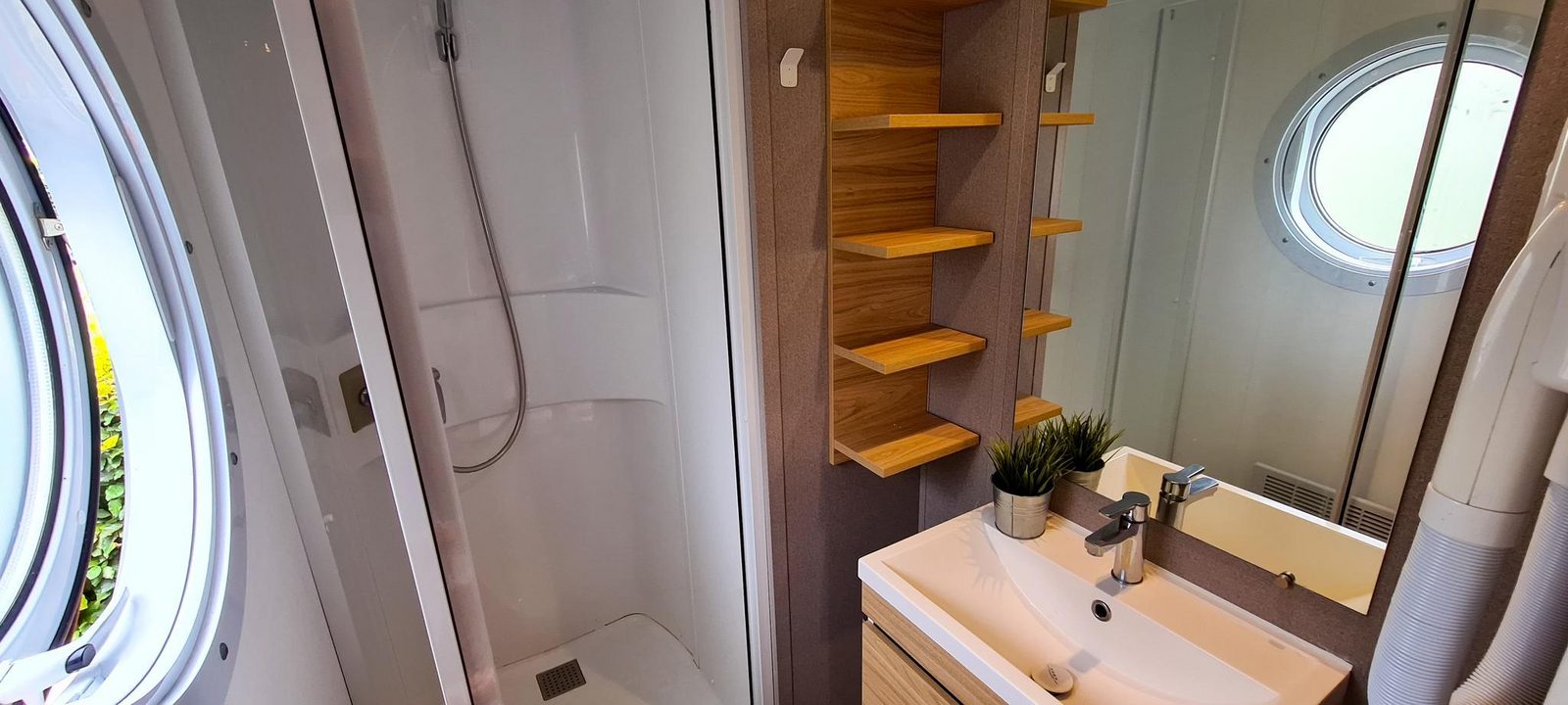 Diekirch Deluxe Mobile Home | 6 Guests