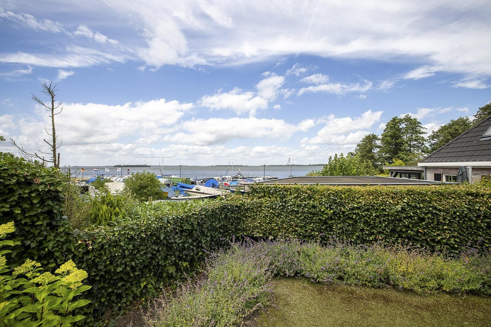 Unterkunft für sechs Personen mit Außensauna & Blick auf das Veluwemeer, drei Schlafzimmer