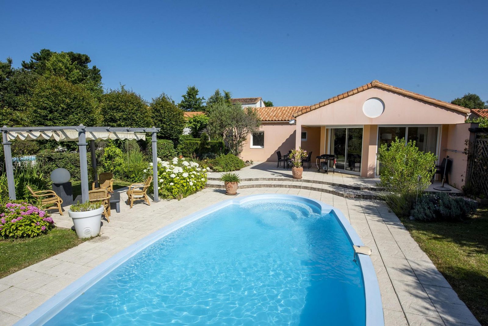 Acacia 6 supérieure avec piscine et climatisation