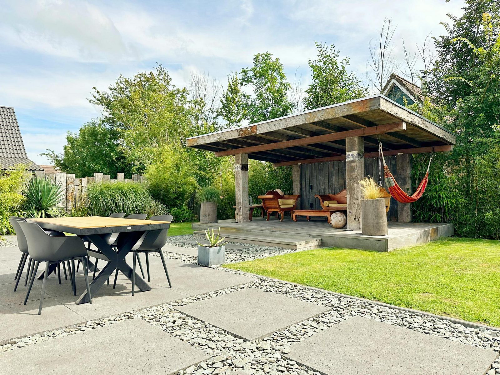 Bungalow 77