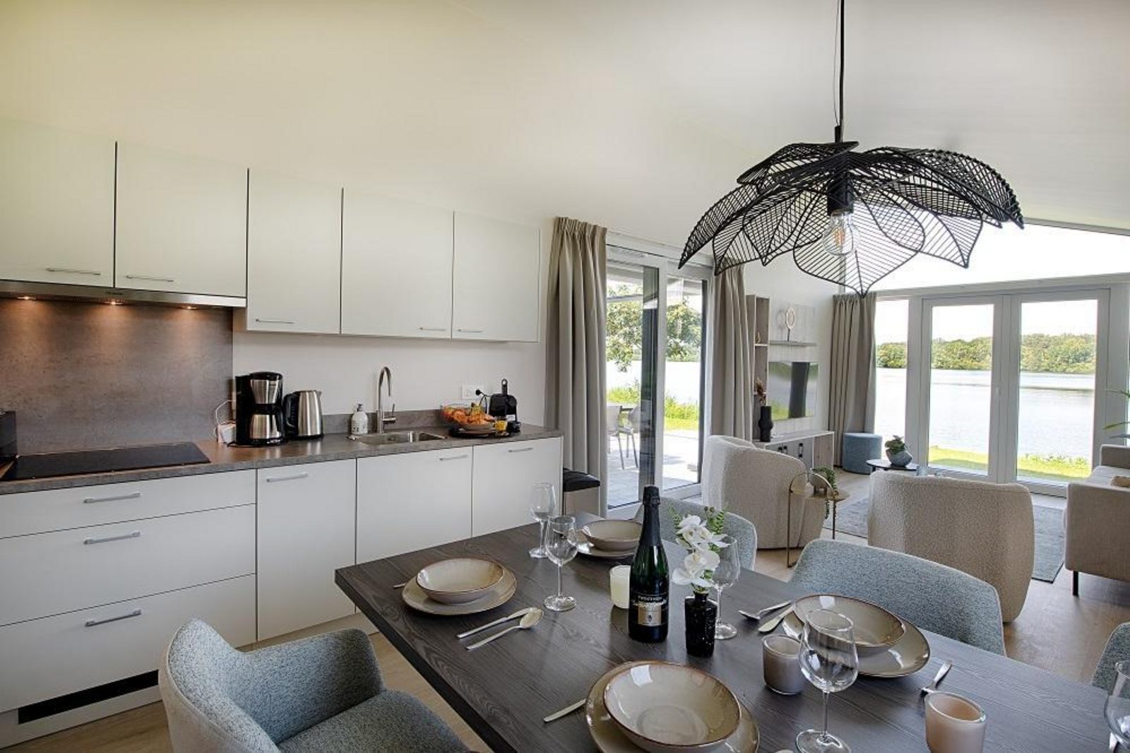 Ferien Chalet mit Blick aufs Wasser | 6 Pers.