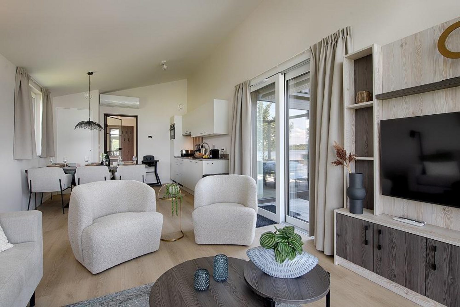 Ferien Chalet mit Blick aufs Wasser | 6 Pers.
