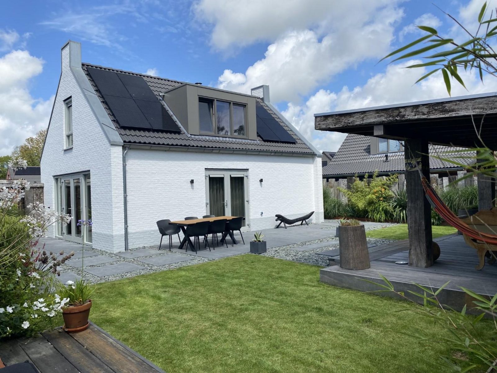 Bungalow 77