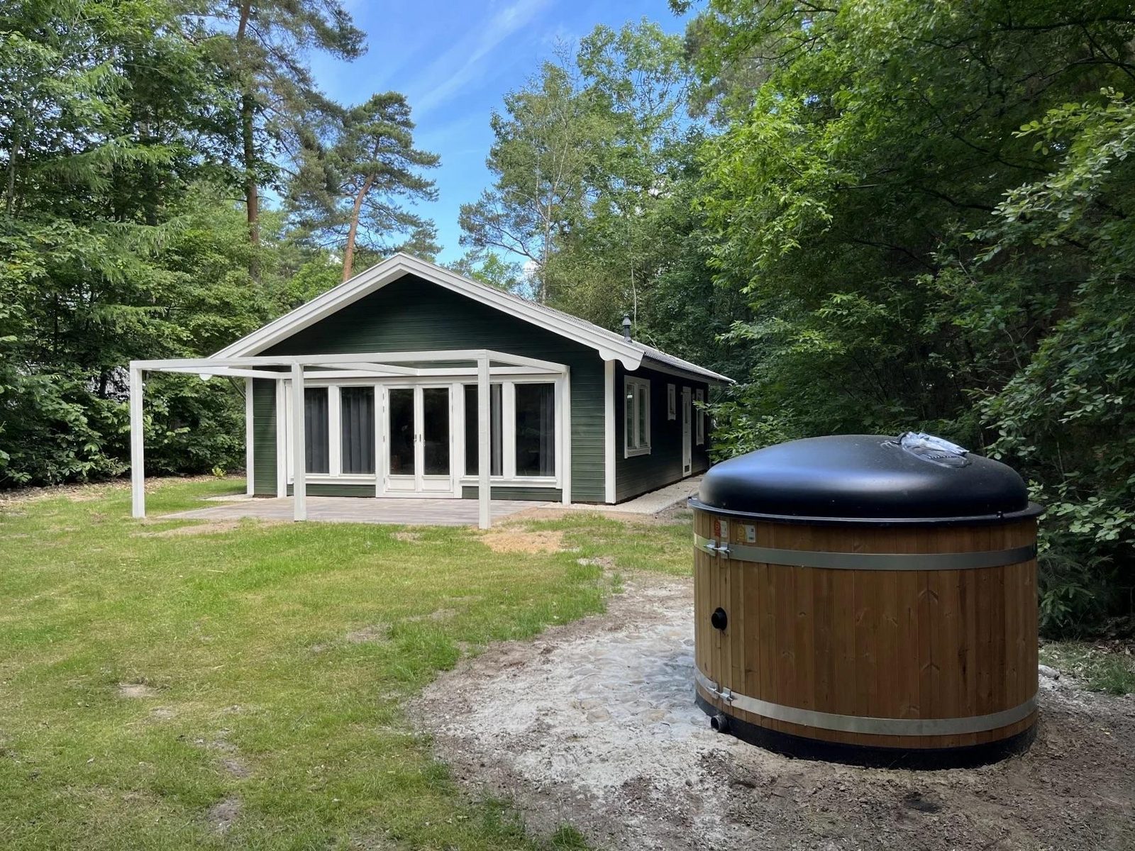 Fins Chalet Hottub 6