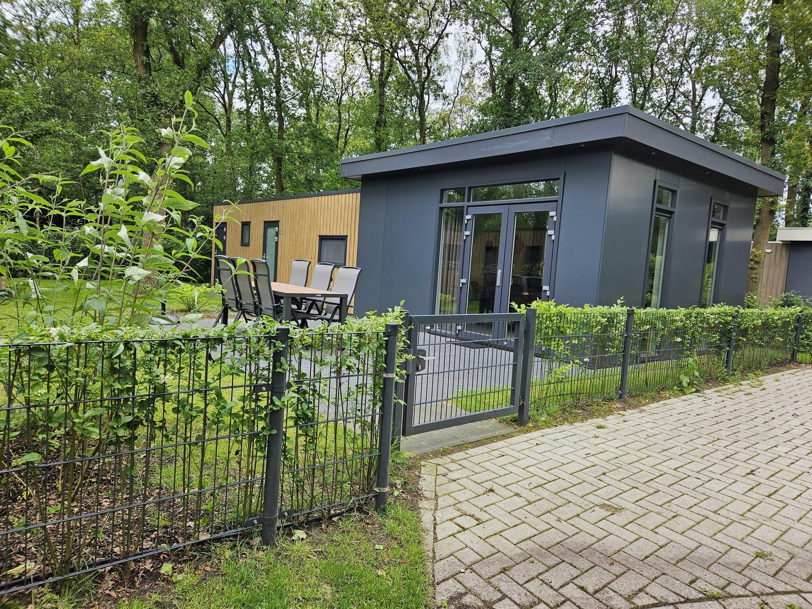 6-persoons Paviljoen met omheinde tuin