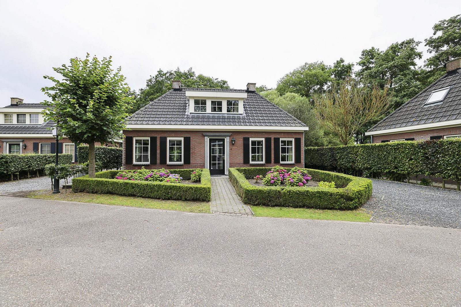 Notary home (without TV): 8 people