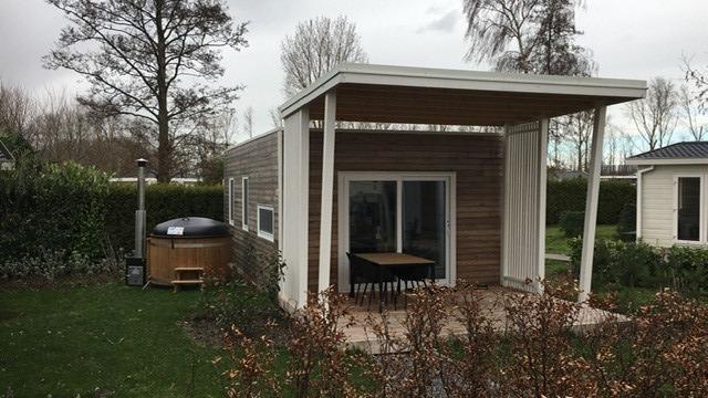 Tiny Cottage Hottub 2+2 1