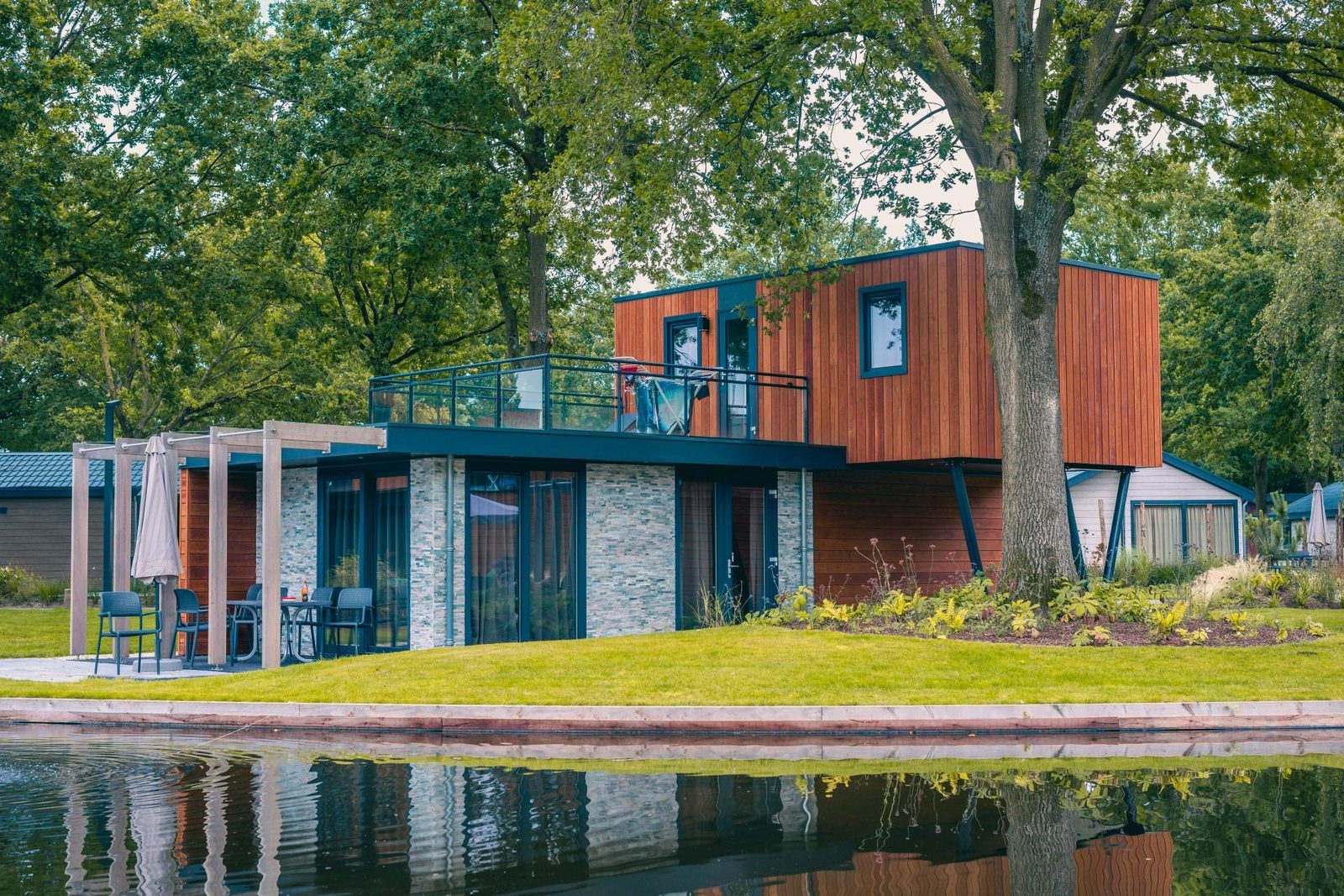 Pavilion l'etage 4+4