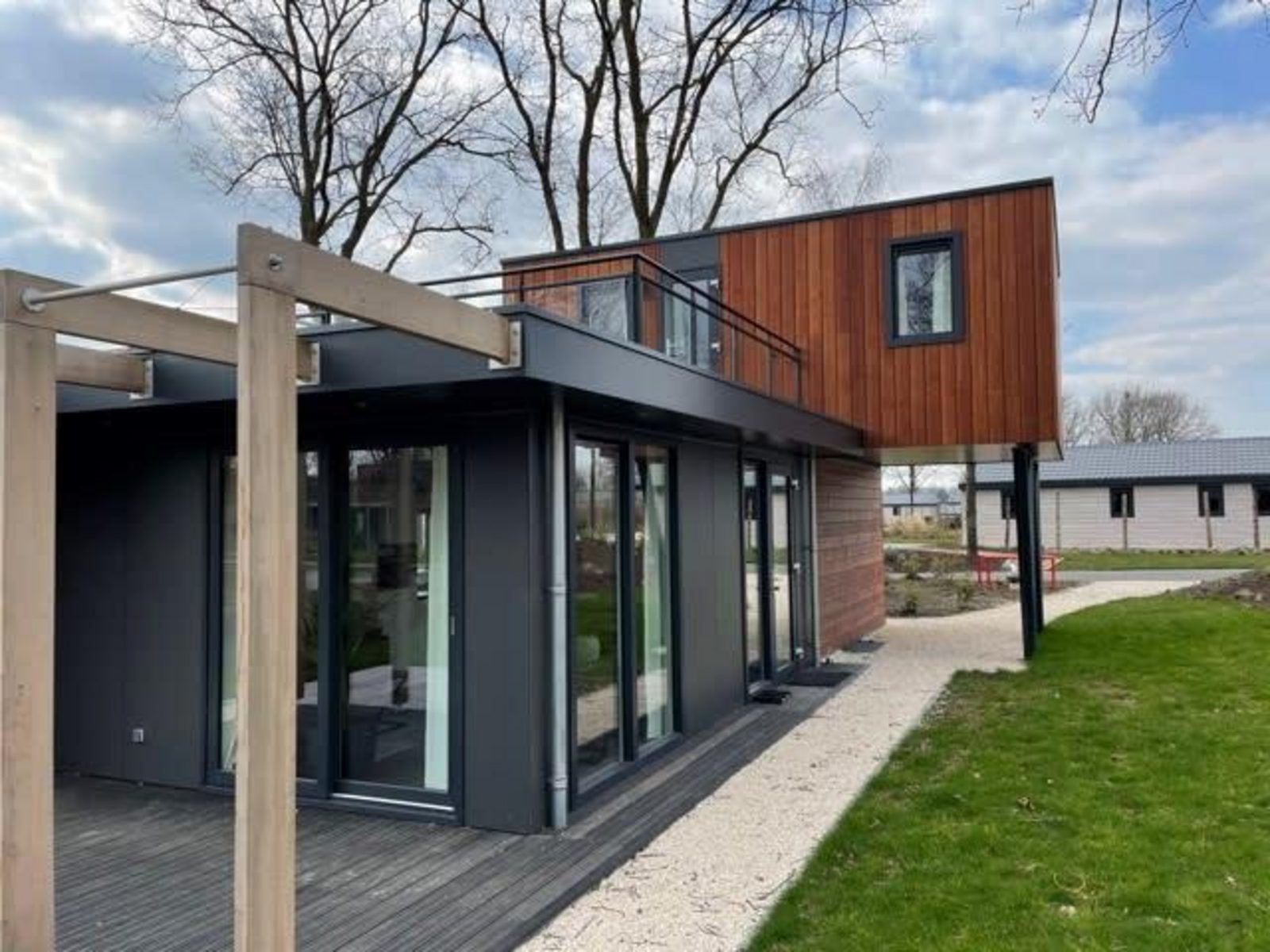 Pavilion l'etage 4+4