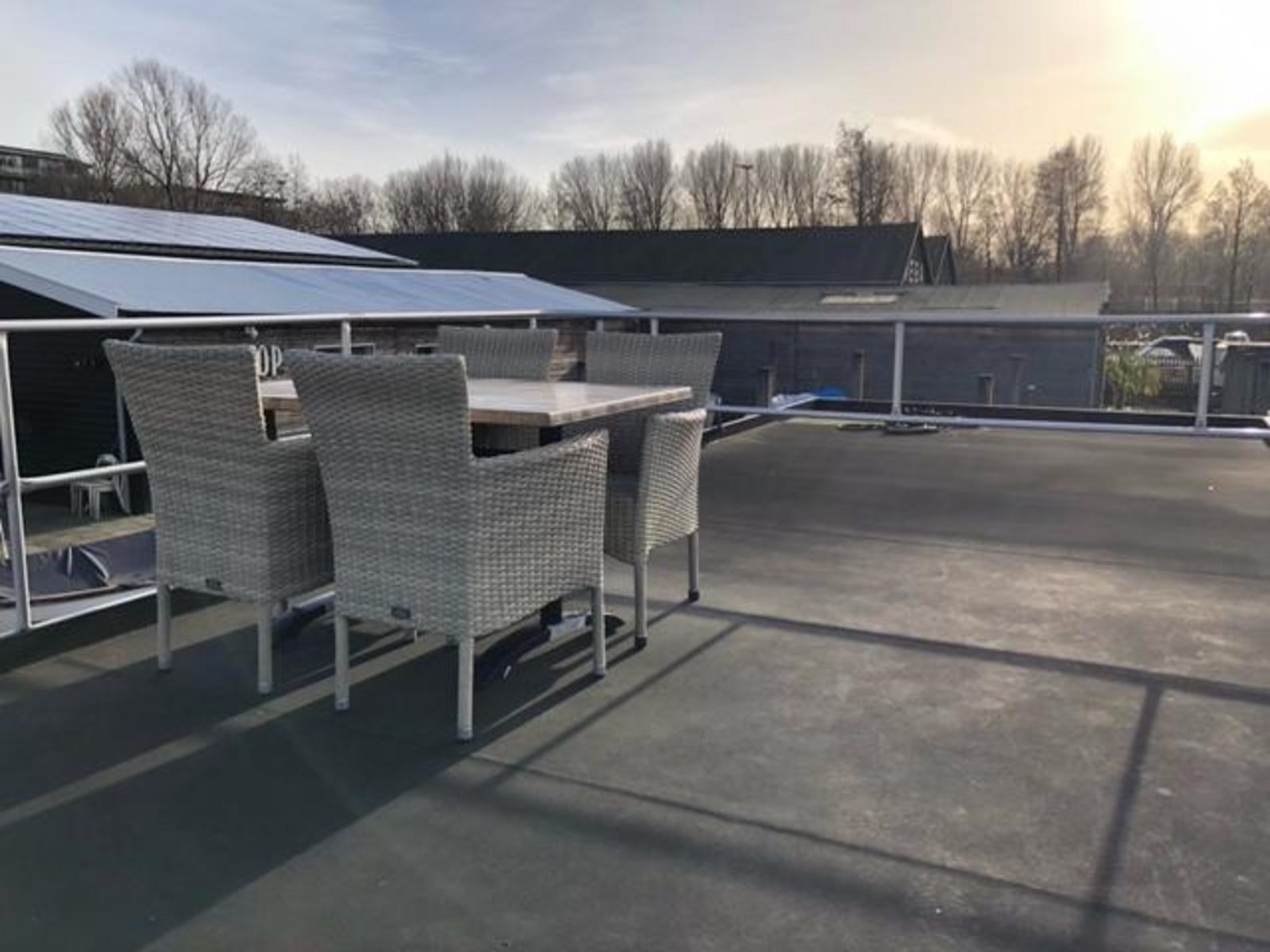 Houseboat 4 pers with roof terrace "De Hoop"