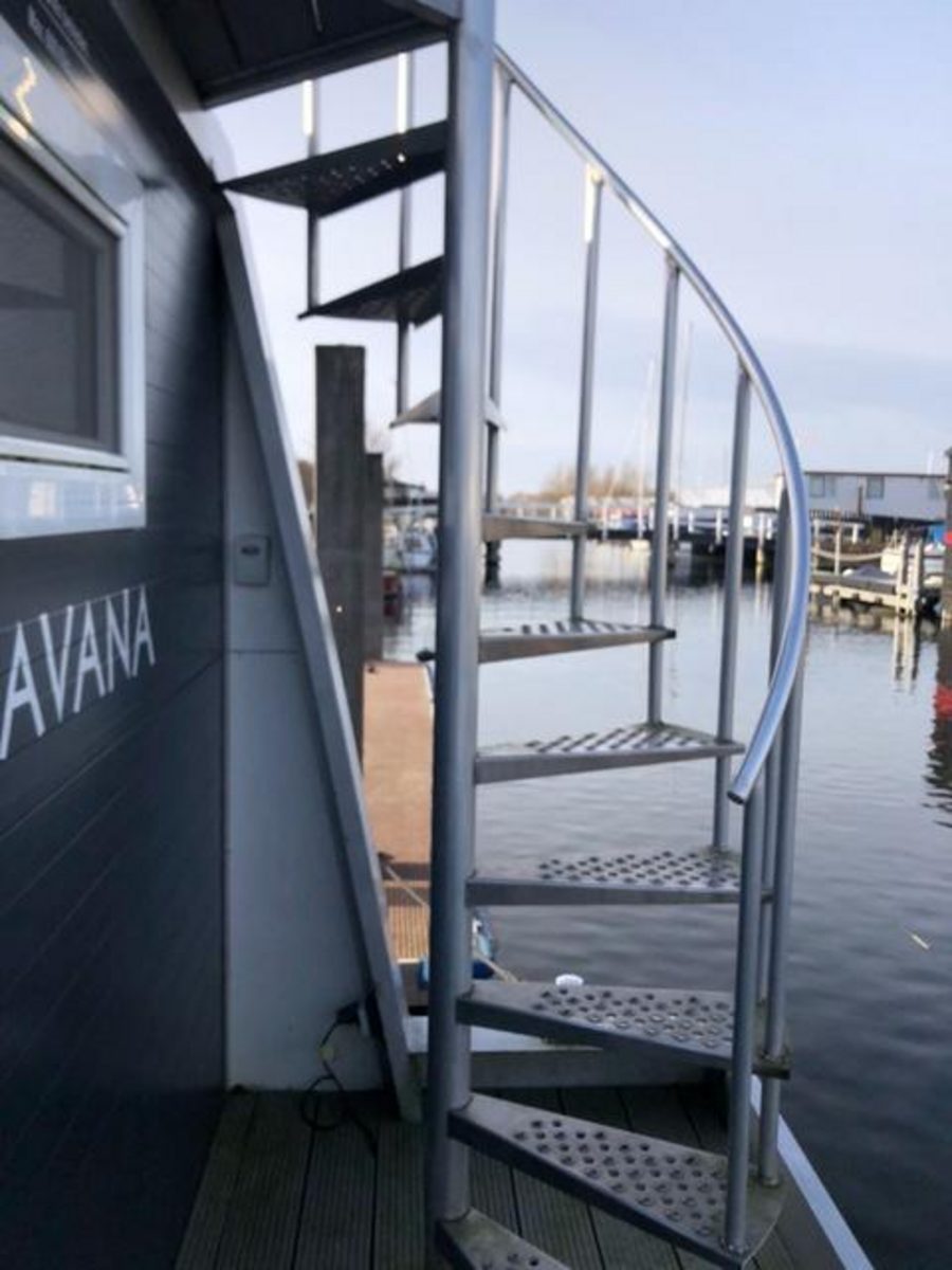 Houseboat 4 pers with roof terrace "De Hoop"