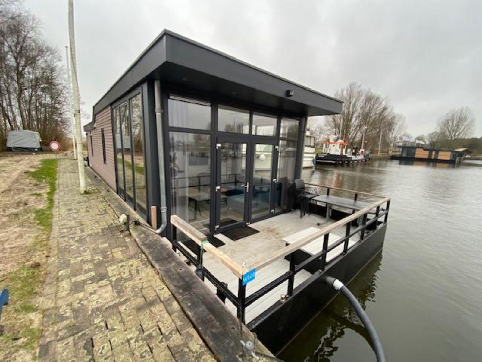 Waterlodge 6