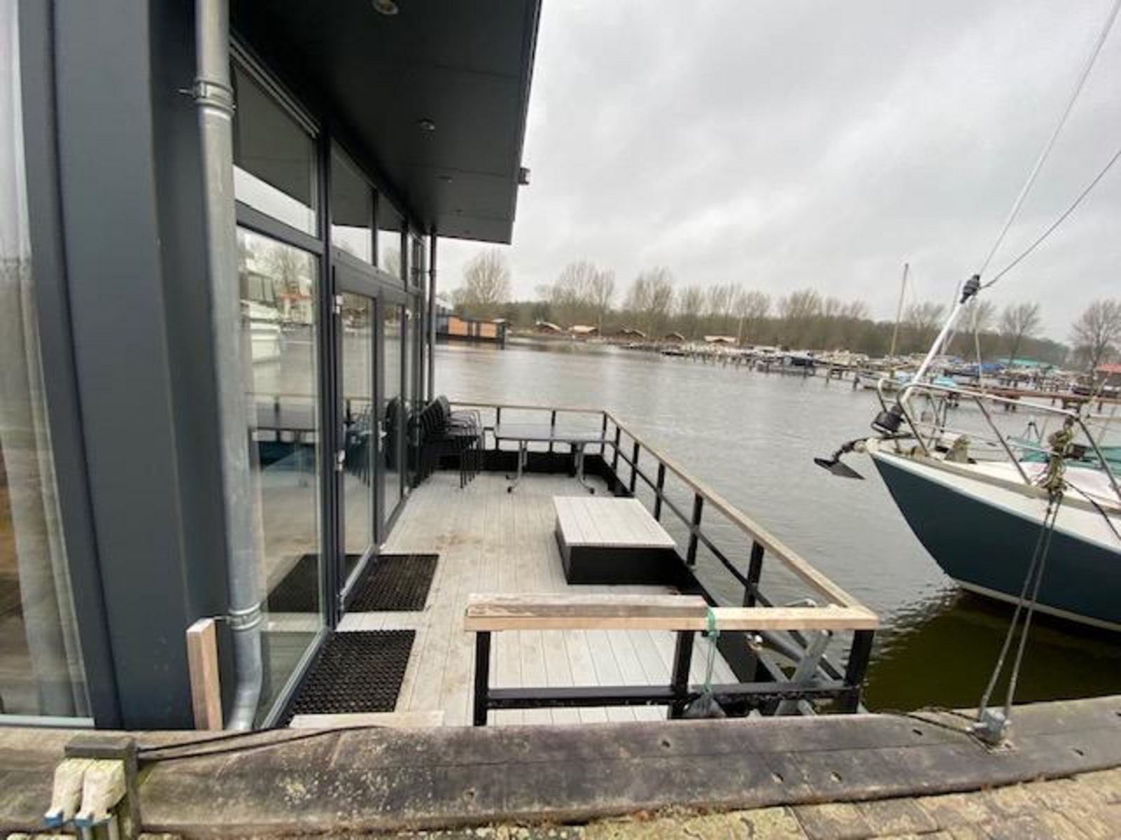 Waterlodge 6