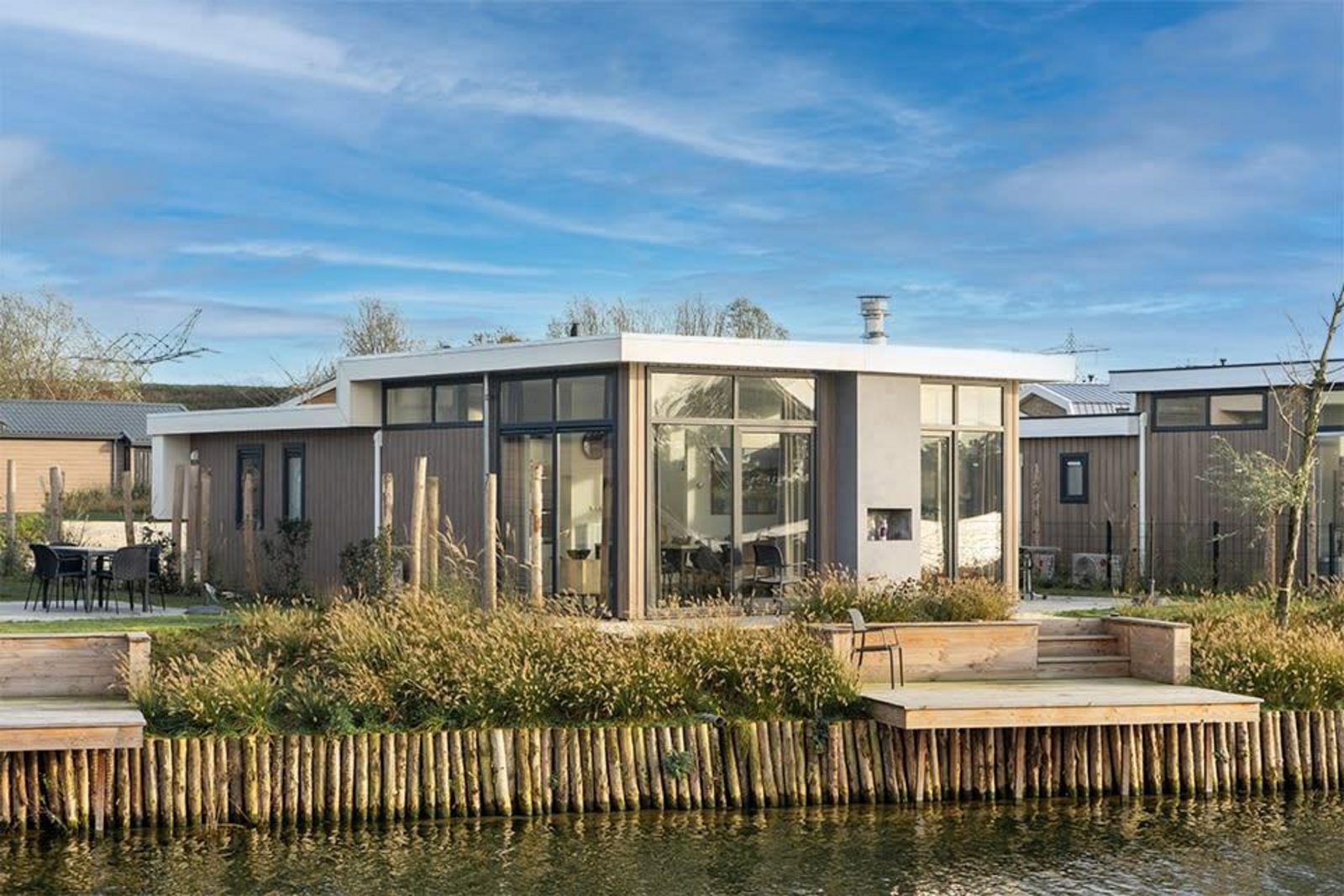 Pavilion Waterfront 8