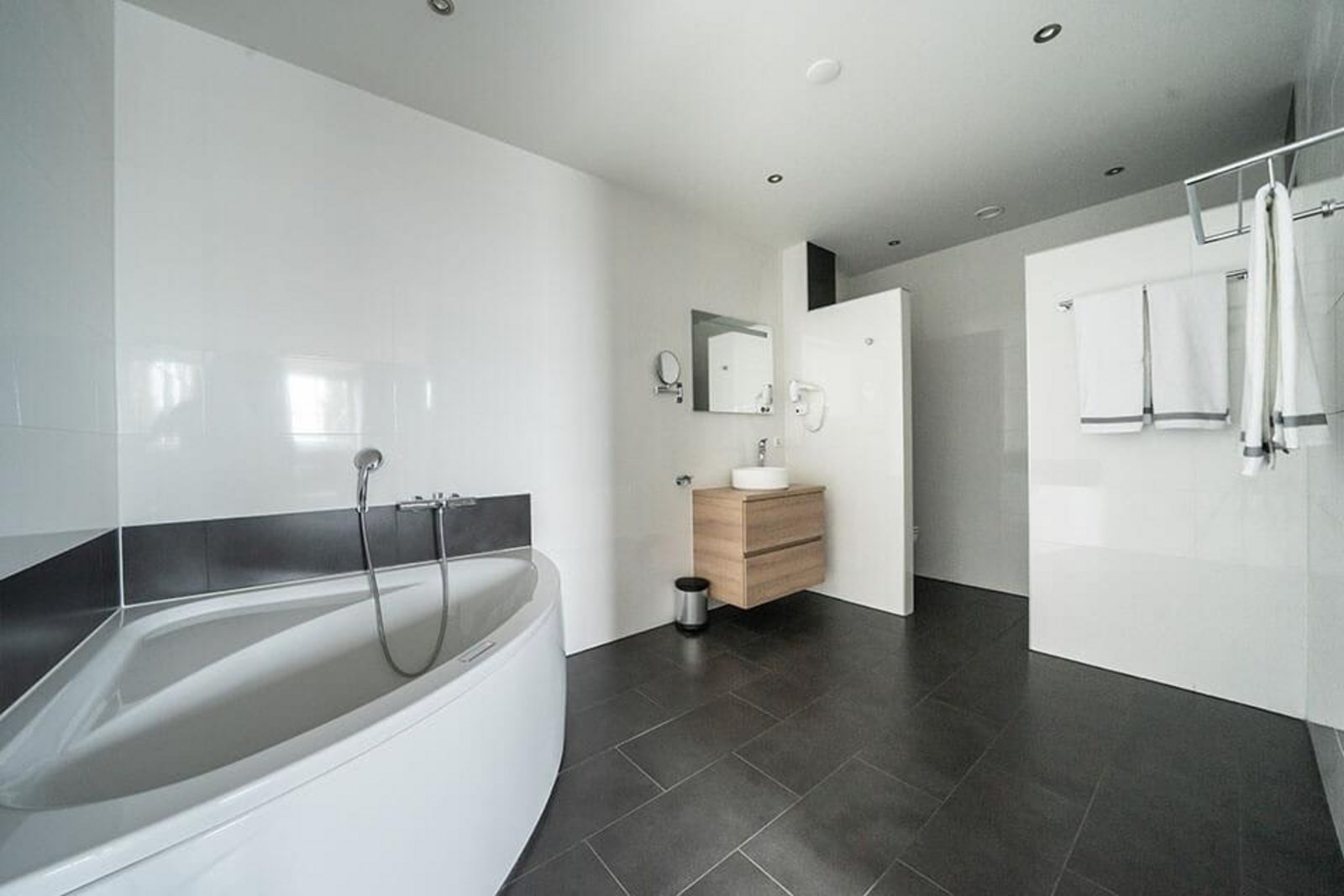 Comfort Room 4