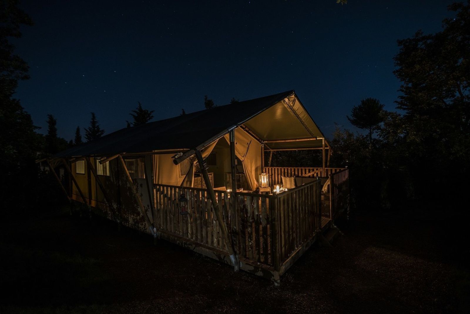 6-person glamping tent