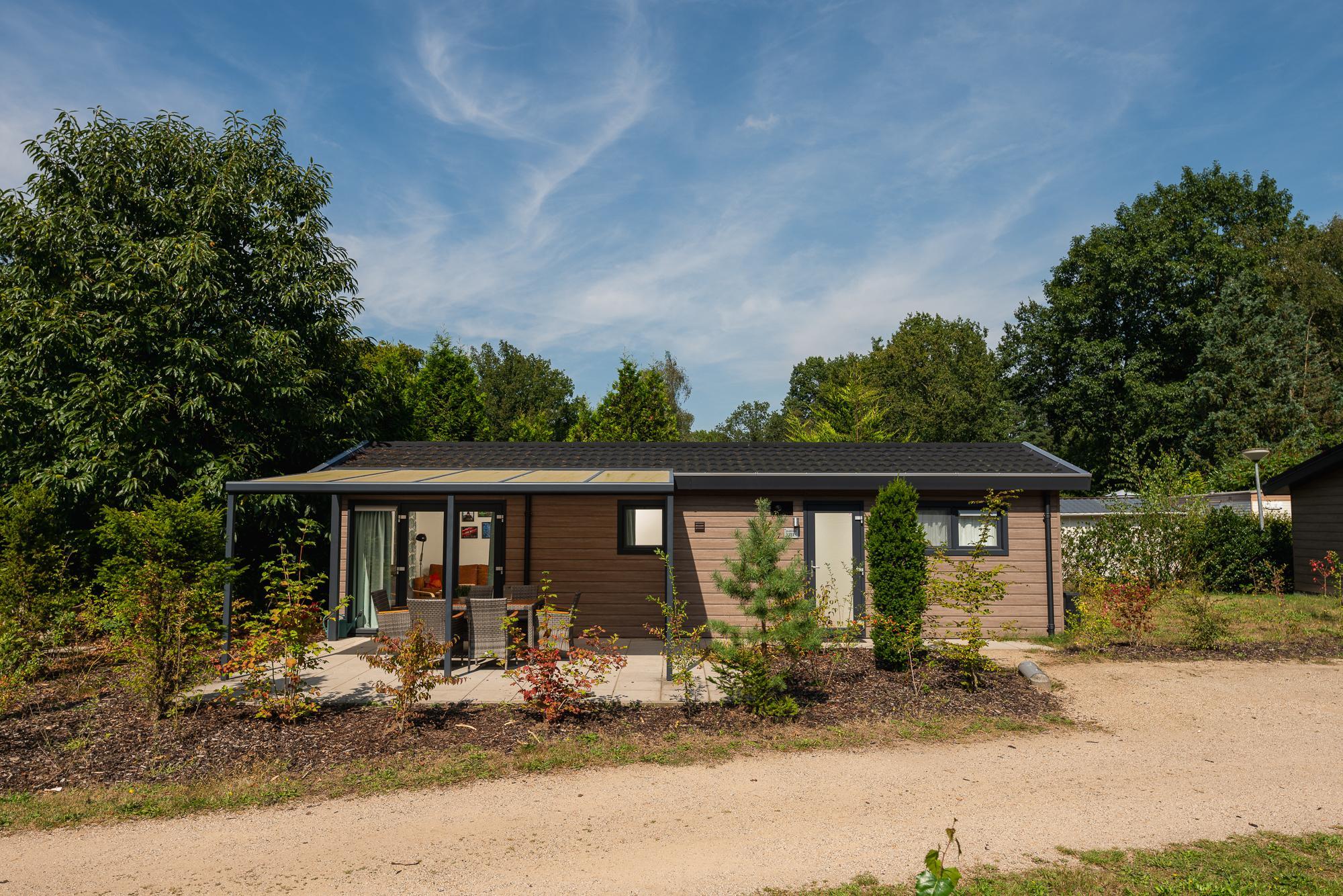 Die Veluwe Lodge bietet Luxus und Raum für 5 Personen mit modernen Annehmlichkeiten in einer ruhigen, grünen Umgebung.