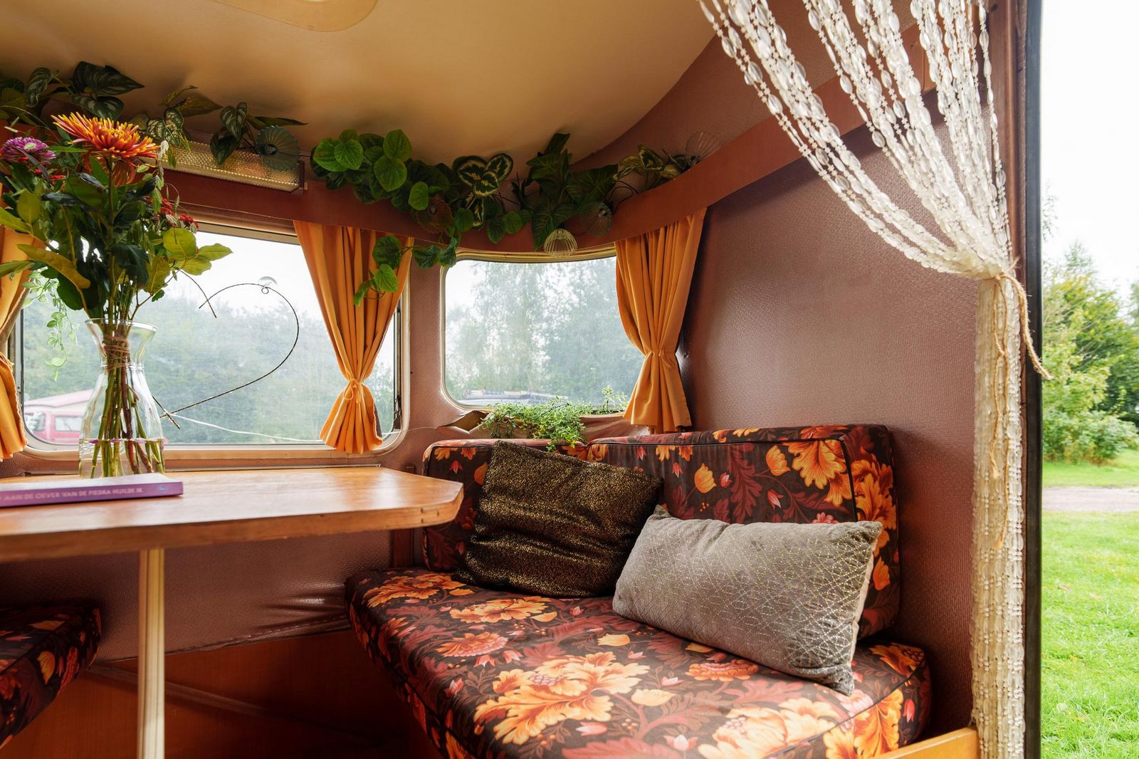Retro Caravan 
