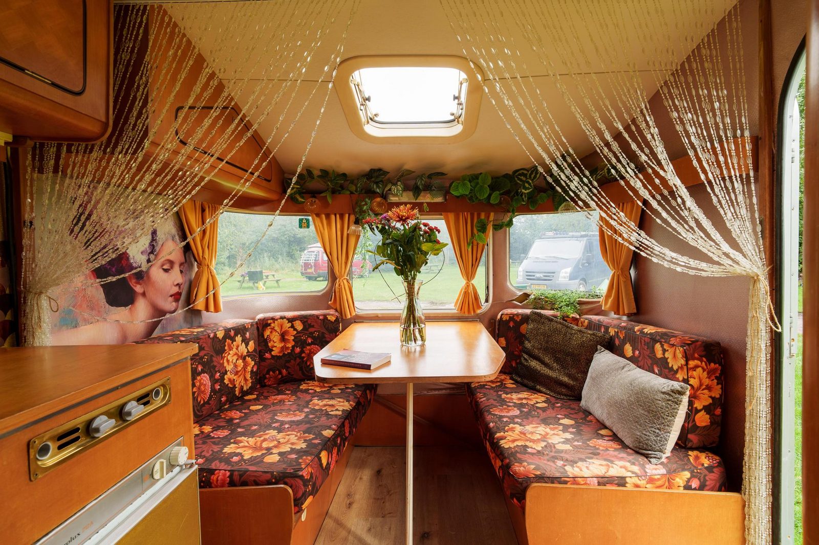Retro Caravan 