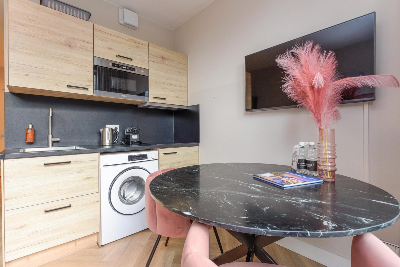 Novallure Hofvliet Short Stay Apartments - Studio met buitenruimte - Achterzijde