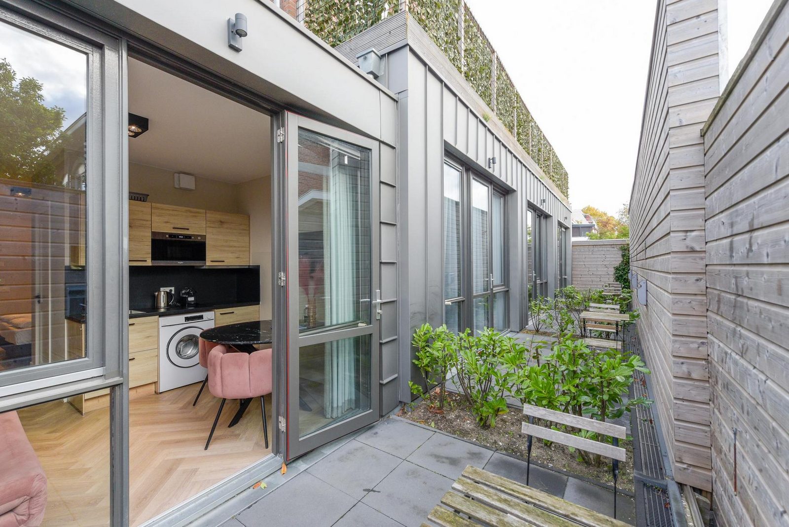 Novallure Hofvliet Short Stay Apartments - Studio met buitenruimte - Achterzijde